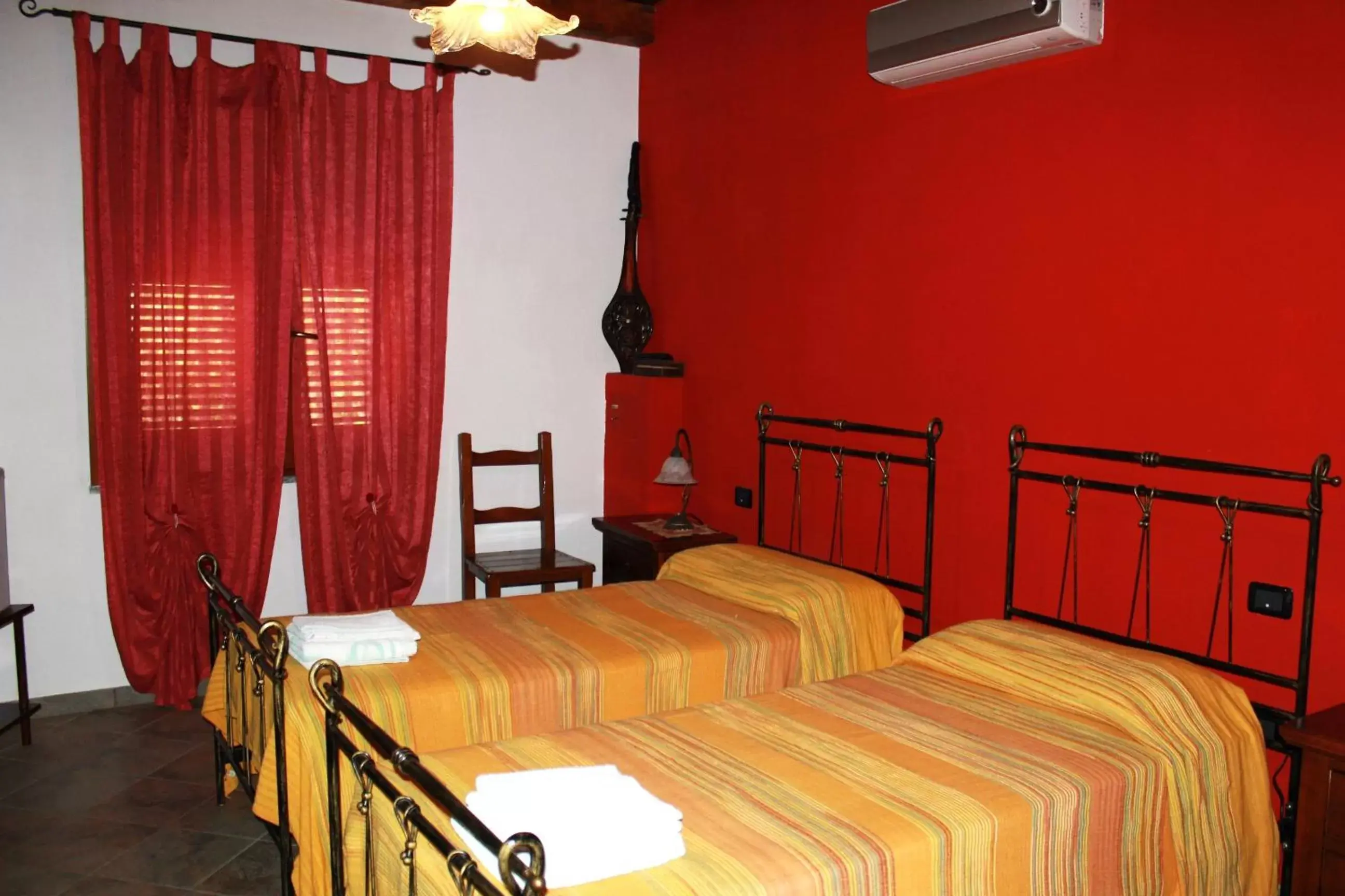 Photo of the whole room, Bed in B&B funtanadetalia
