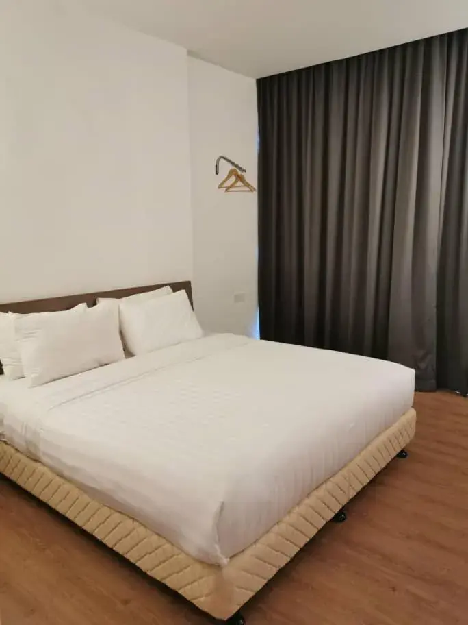 Bed in T+ PREMIUM HOTEL