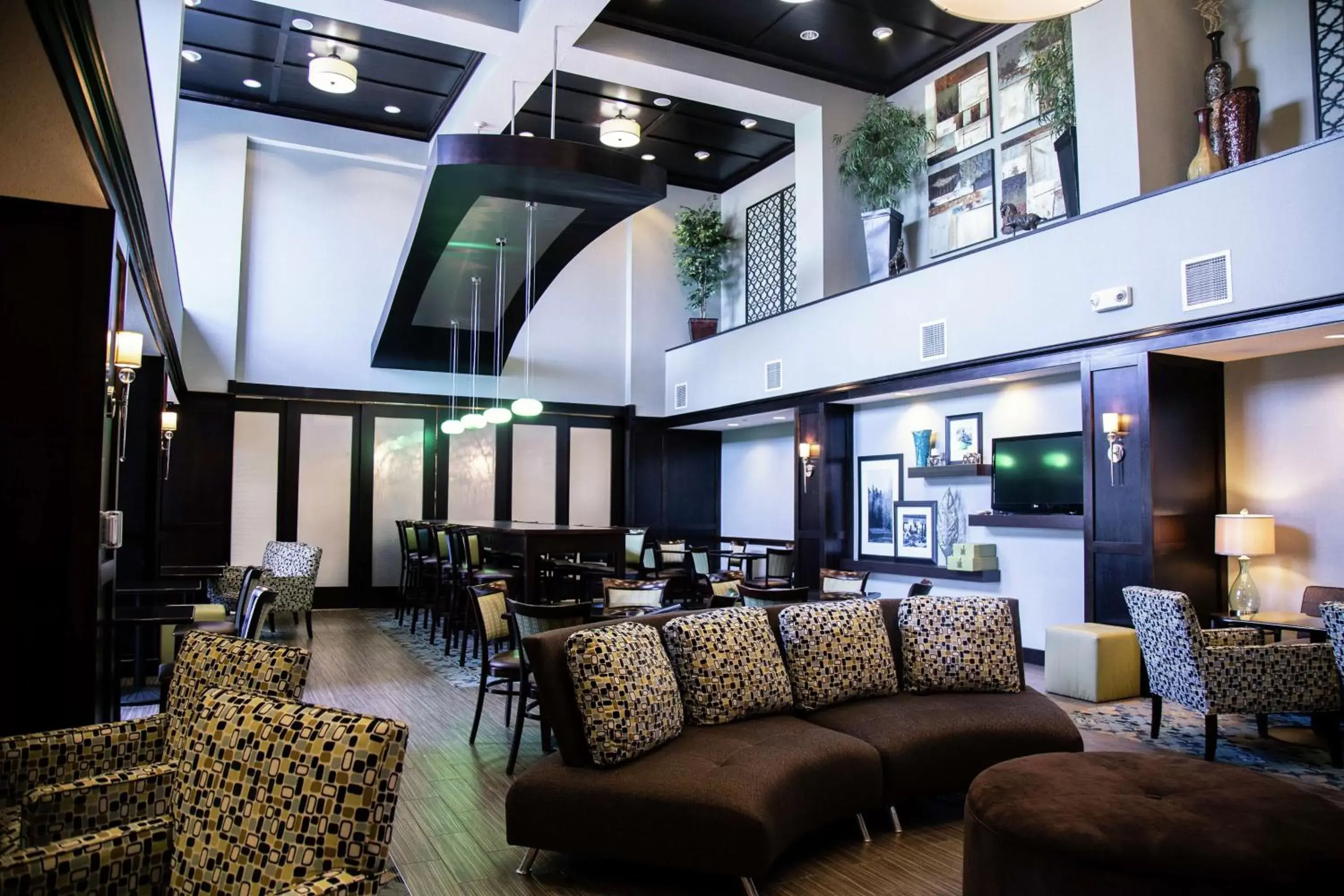 Lobby or reception, Lounge/Bar in Hampton Inn & Suites Sharon
