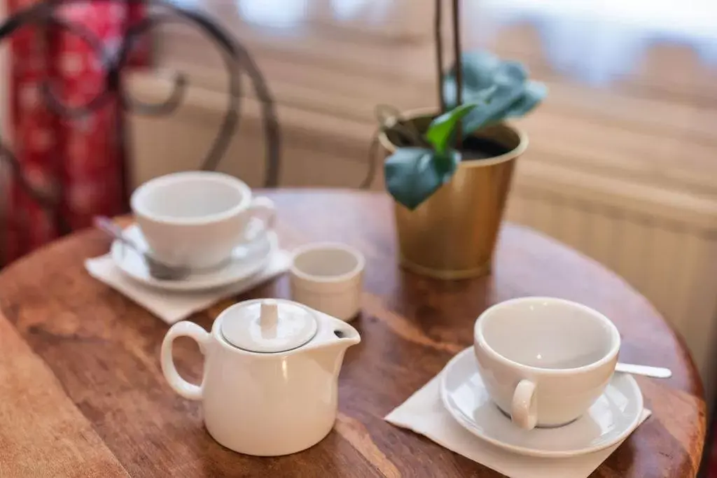 Coffee/tea facilities in Garlande Hôtel Avignon Centre