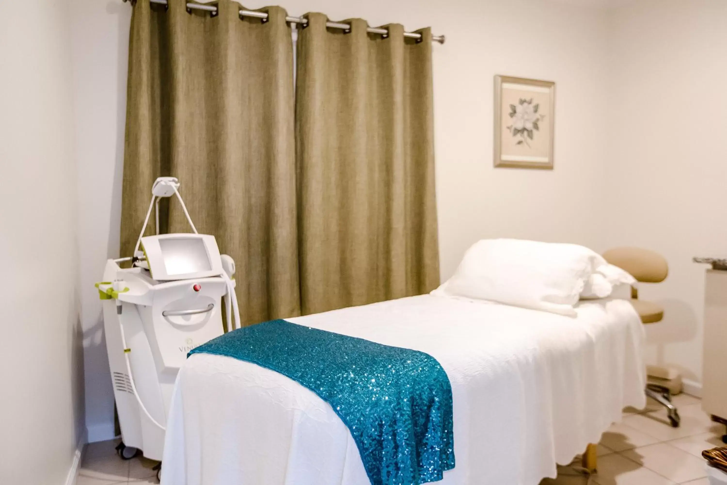 Massage, Bed in Danfords Hotel & Marina