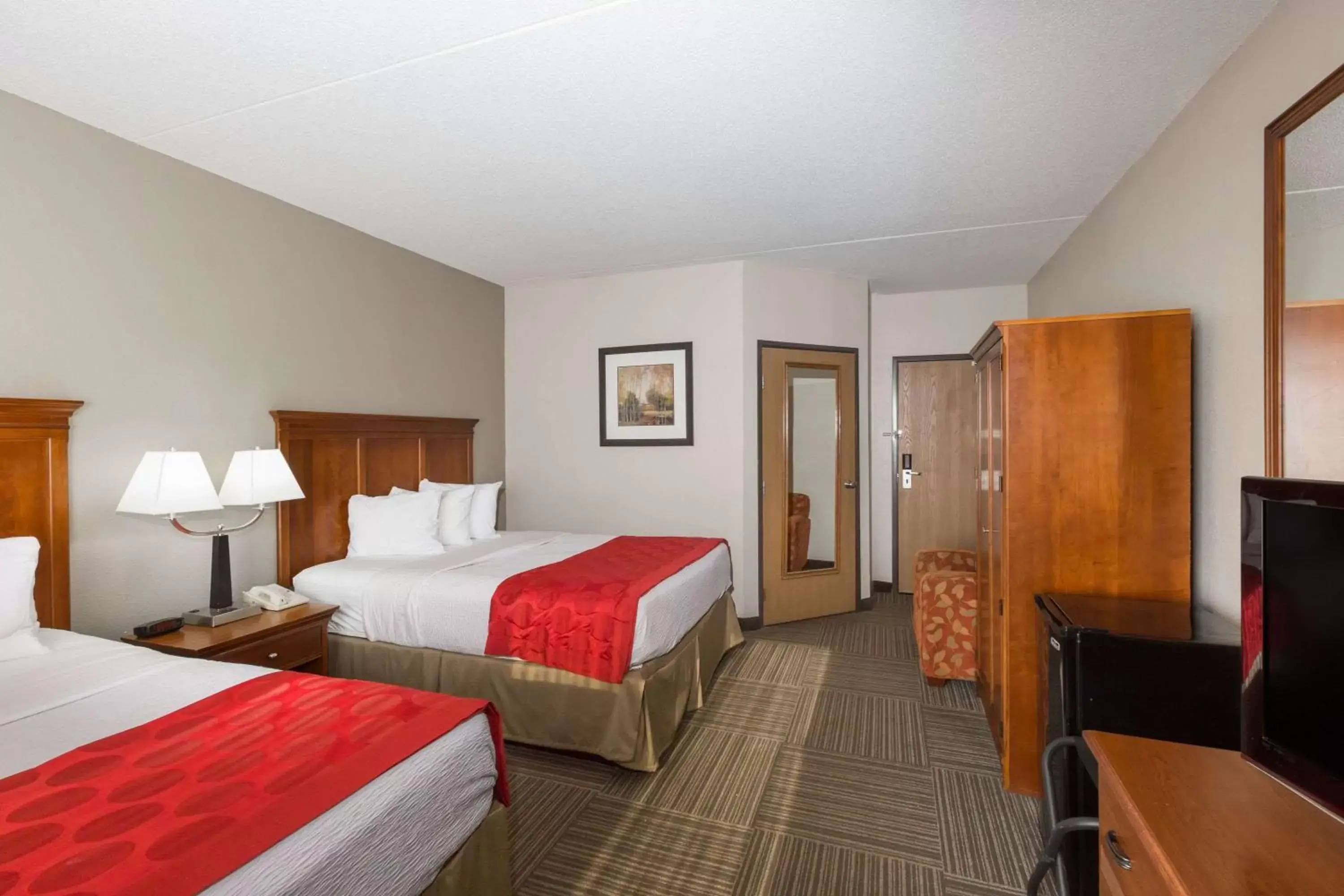 Photo of the whole room, Bed in Ramada by Wyndham Platte City KCI Airport