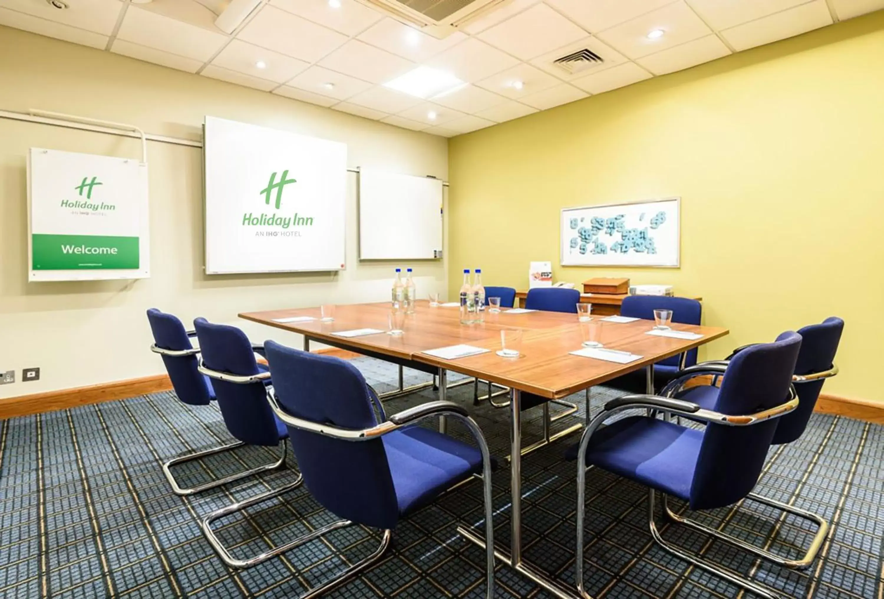 Meeting/conference room in Holiday Inn Portsmouth, an IHG Hotel