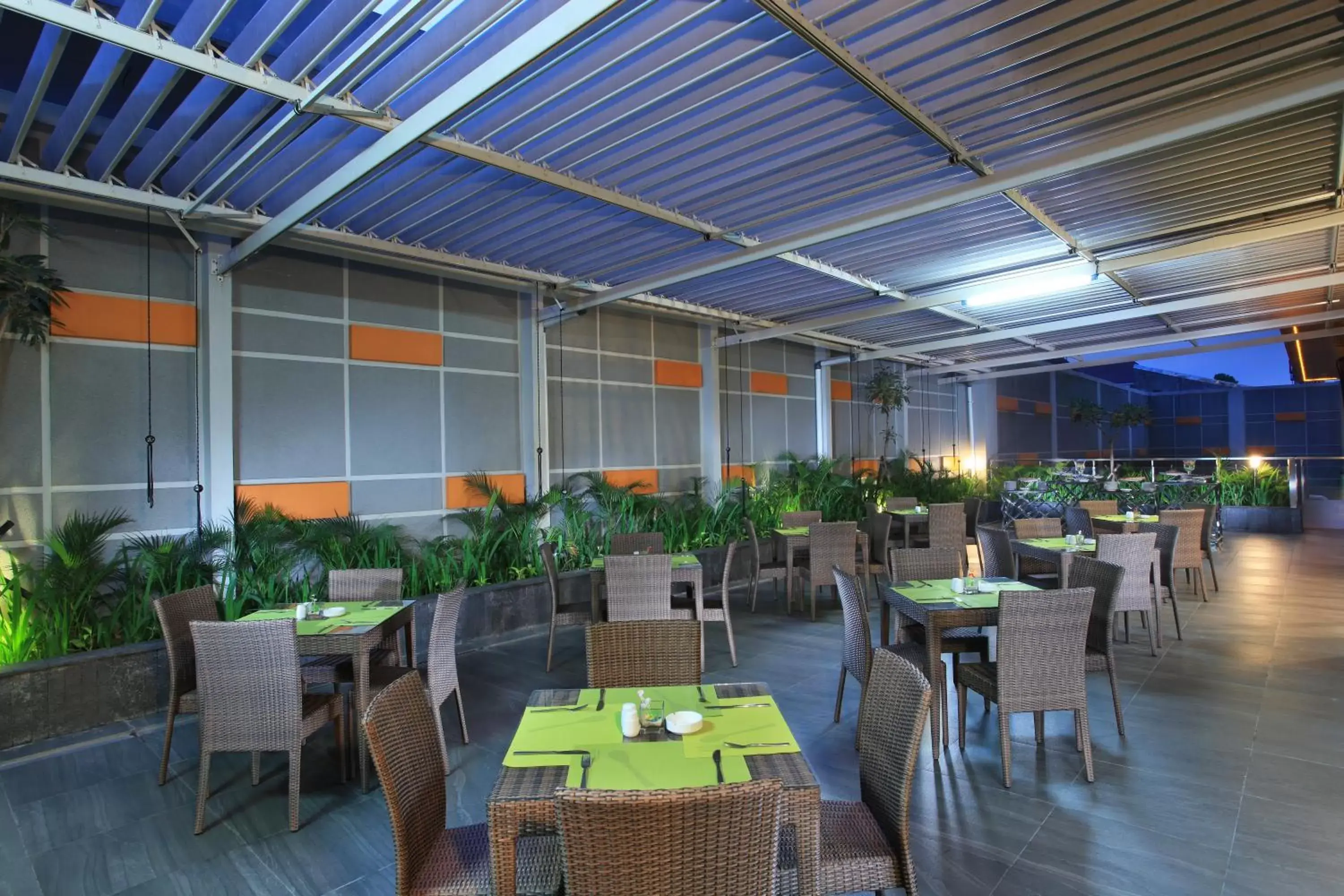 Balcony/Terrace, Restaurant/Places to Eat in Zest Hotel Sukajadi Bandung