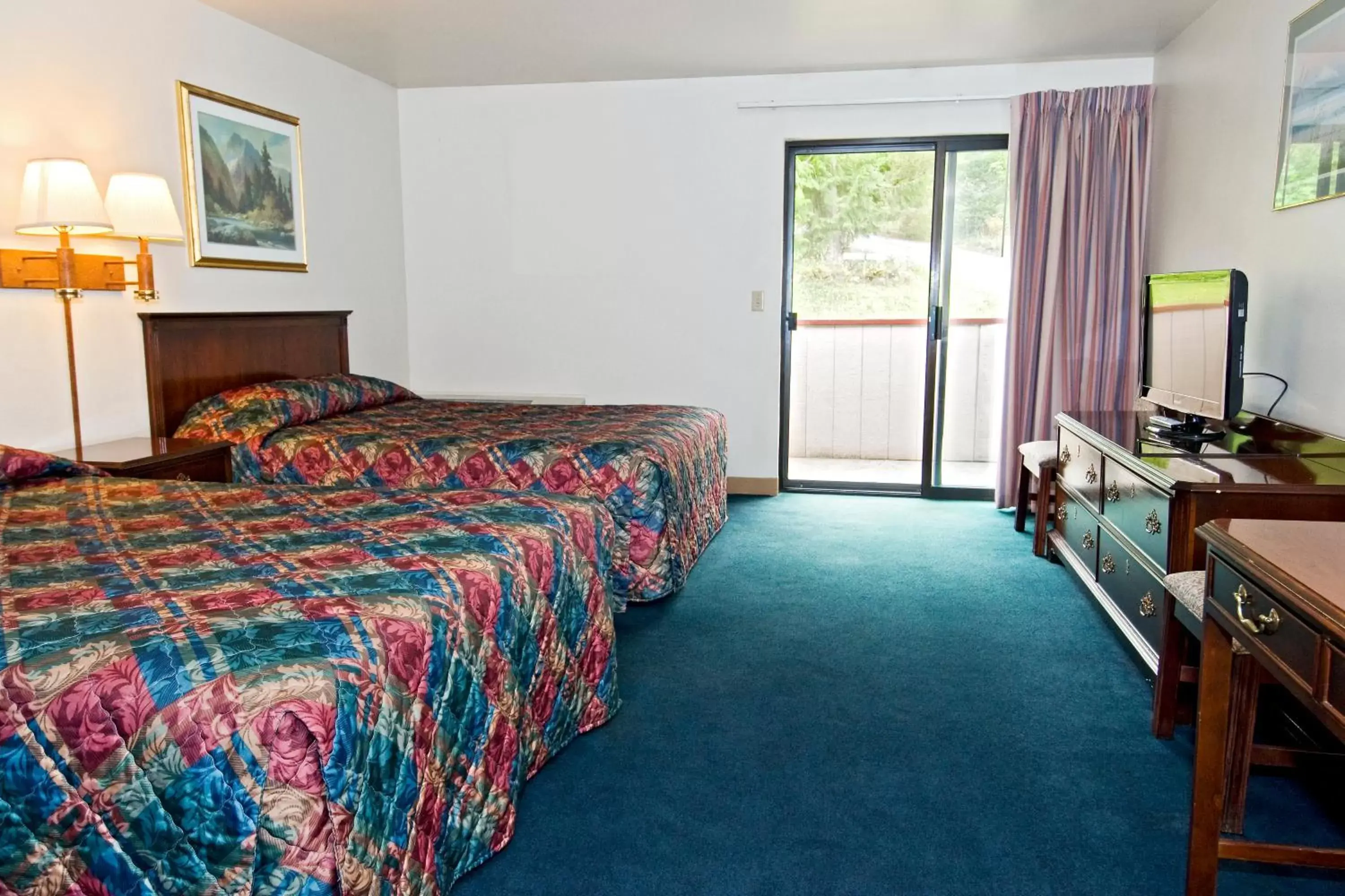 Bedroom, Bed in Sequim Bay Lodge