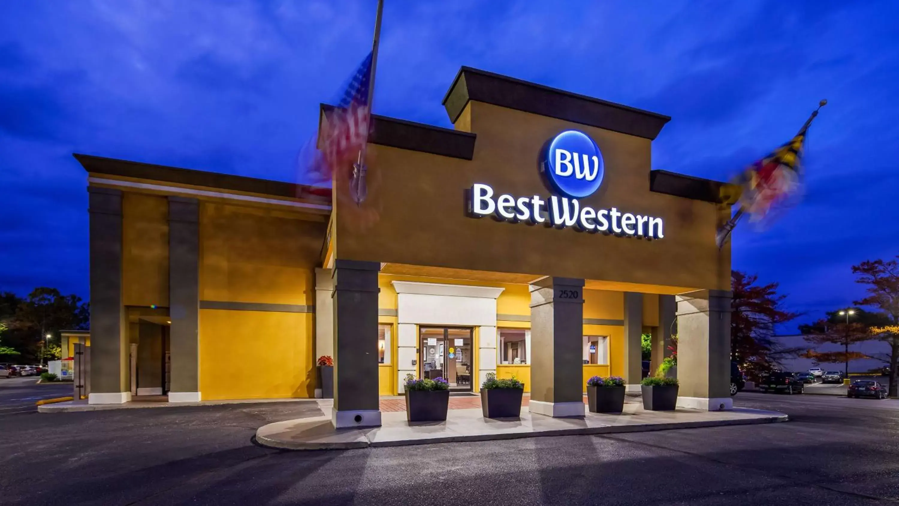 Property building in Best Western Annapolis