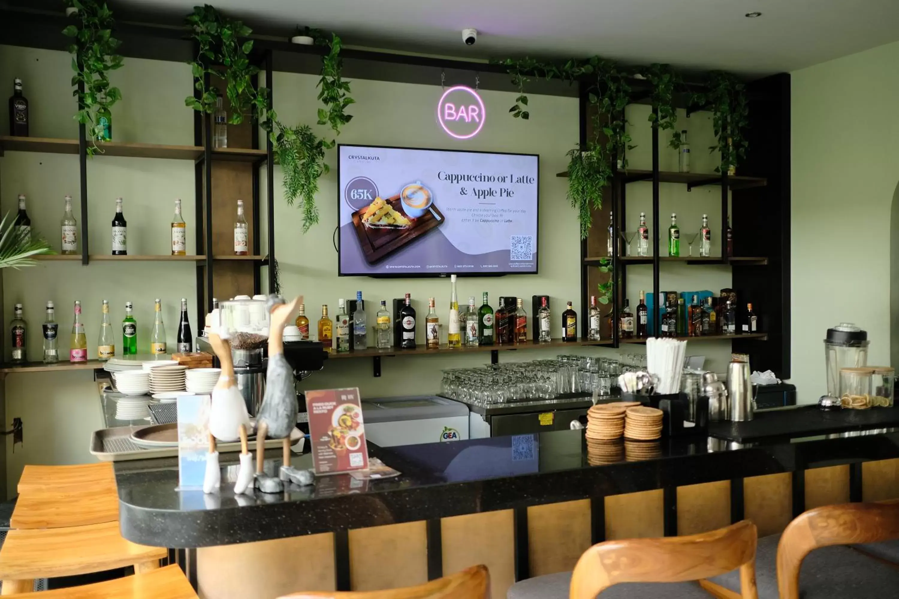 Lounge or bar, Restaurant/Places to Eat in Crystalkuta Hotel - Bali