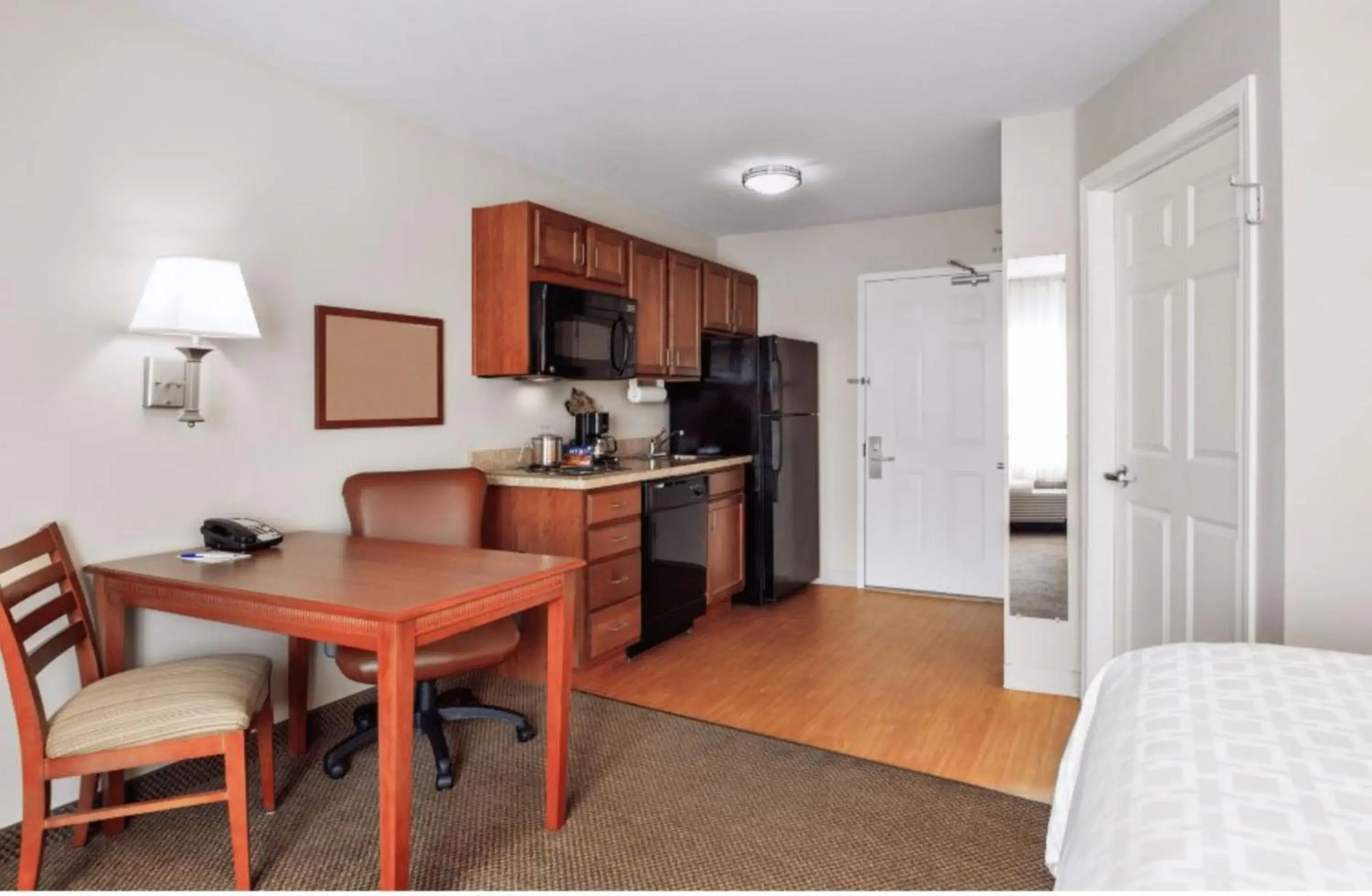 Photo of the whole room, Kitchen/Kitchenette in Candlewood Suites Gillette, an IHG Hotel