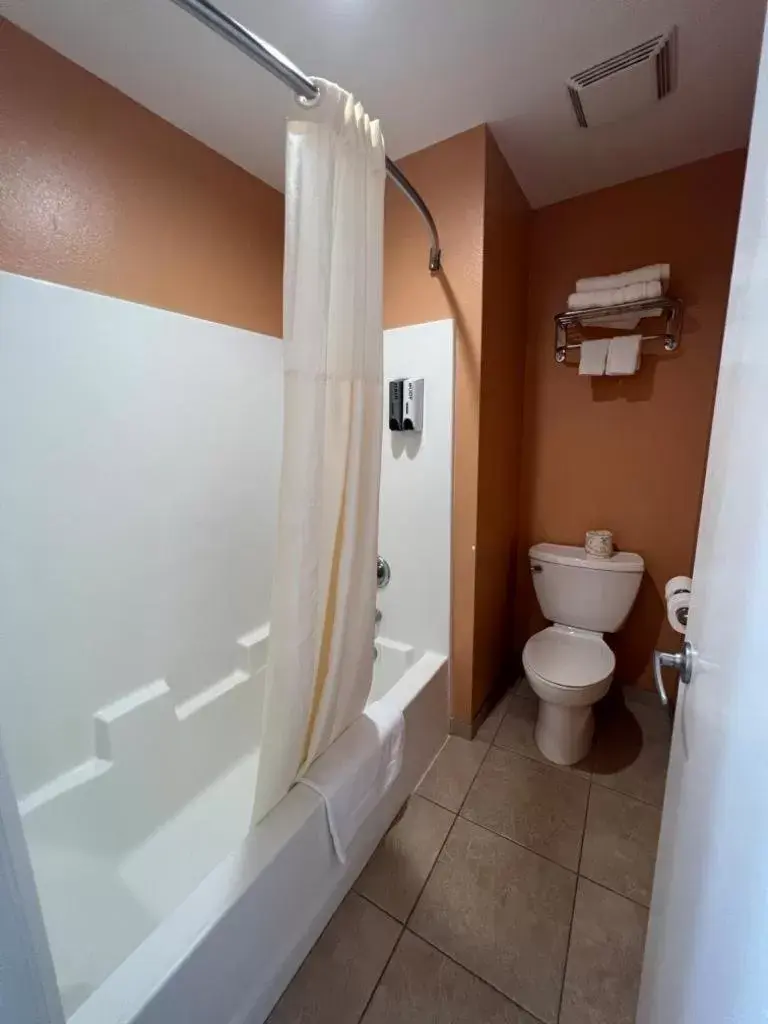 Bathroom in Rancho California Inn Temecula