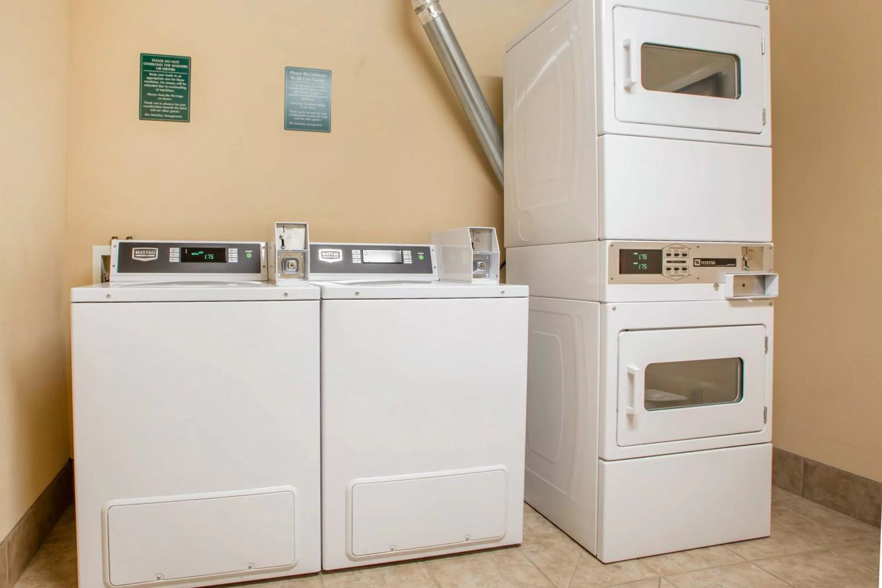 Area and facilities in Hawthorn Extended Stay by Wyndham Milwaukee Airport