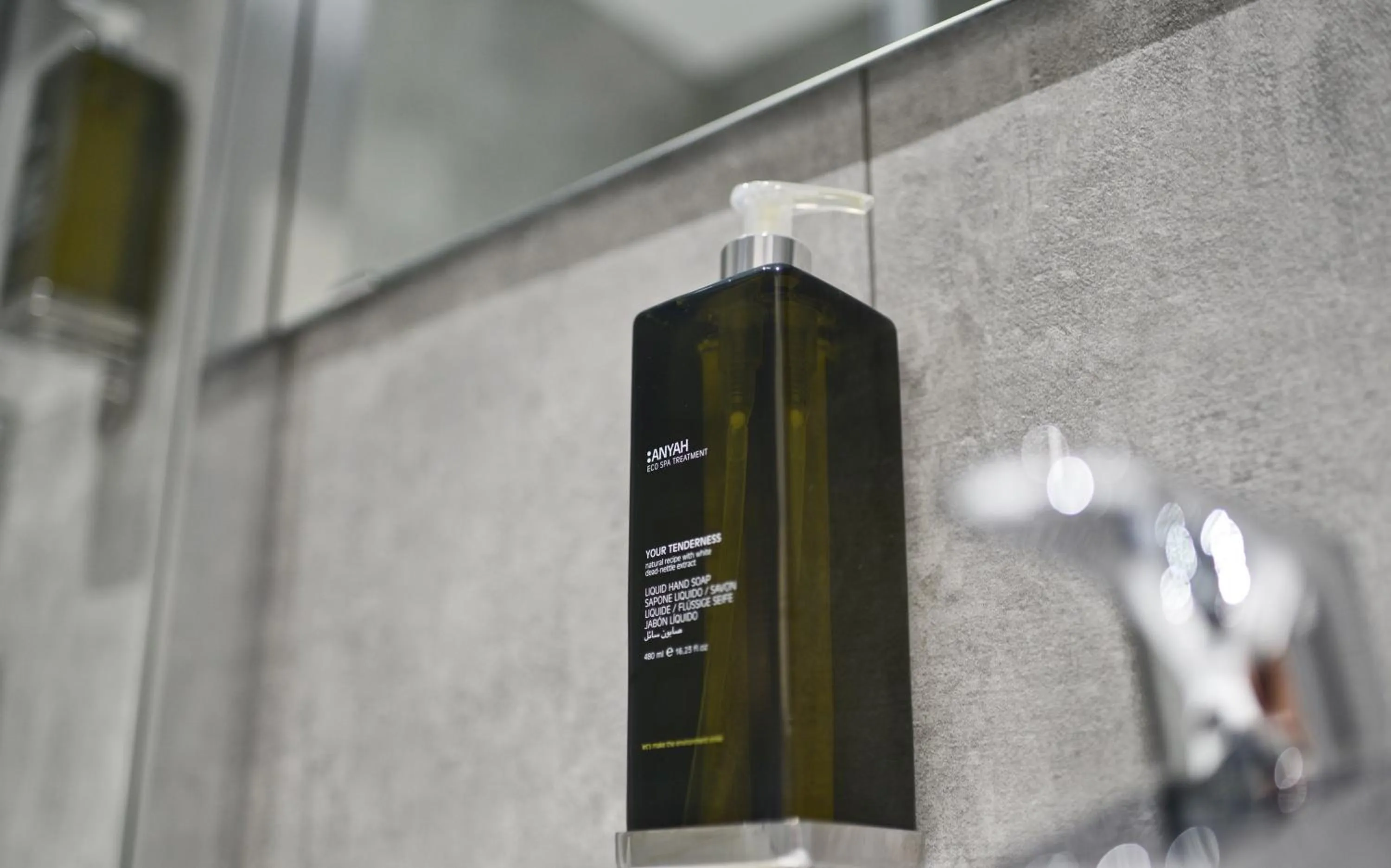 Bathroom in The Tudor Inn Hotel