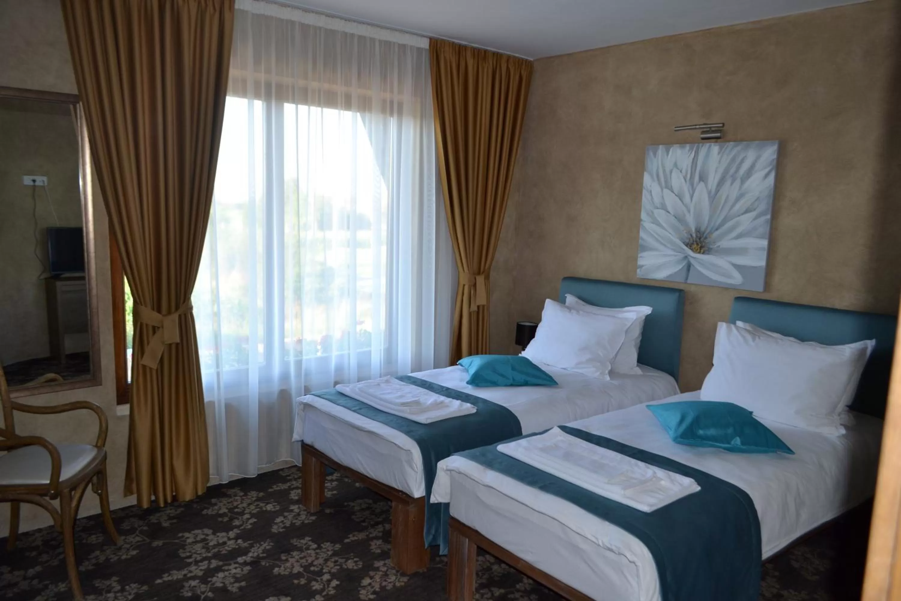 Bed in Garni Hotel Chicha - Winery ŠKRBIĆ