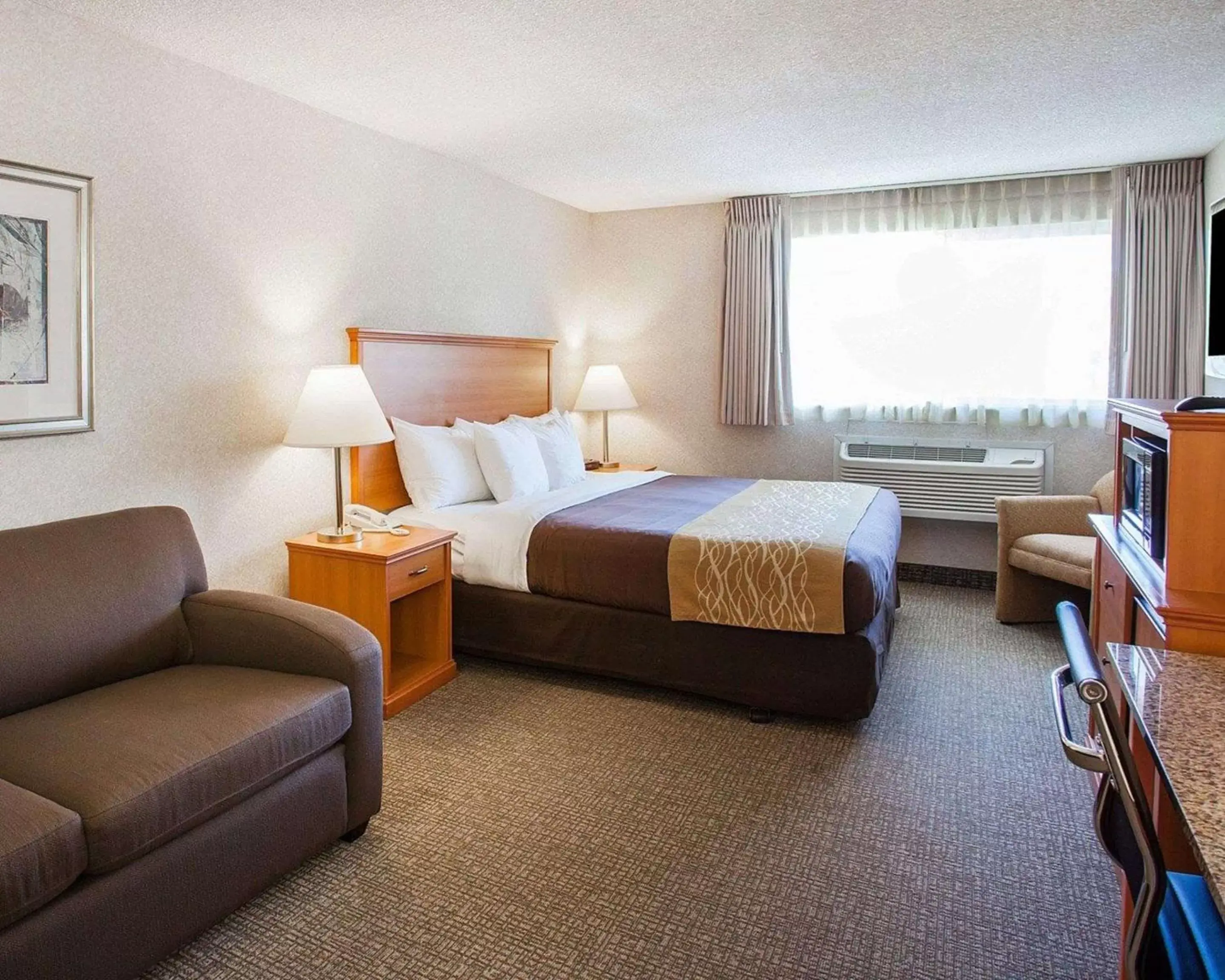 Photo of the whole room, Bed in Comfort Inn Kirkland