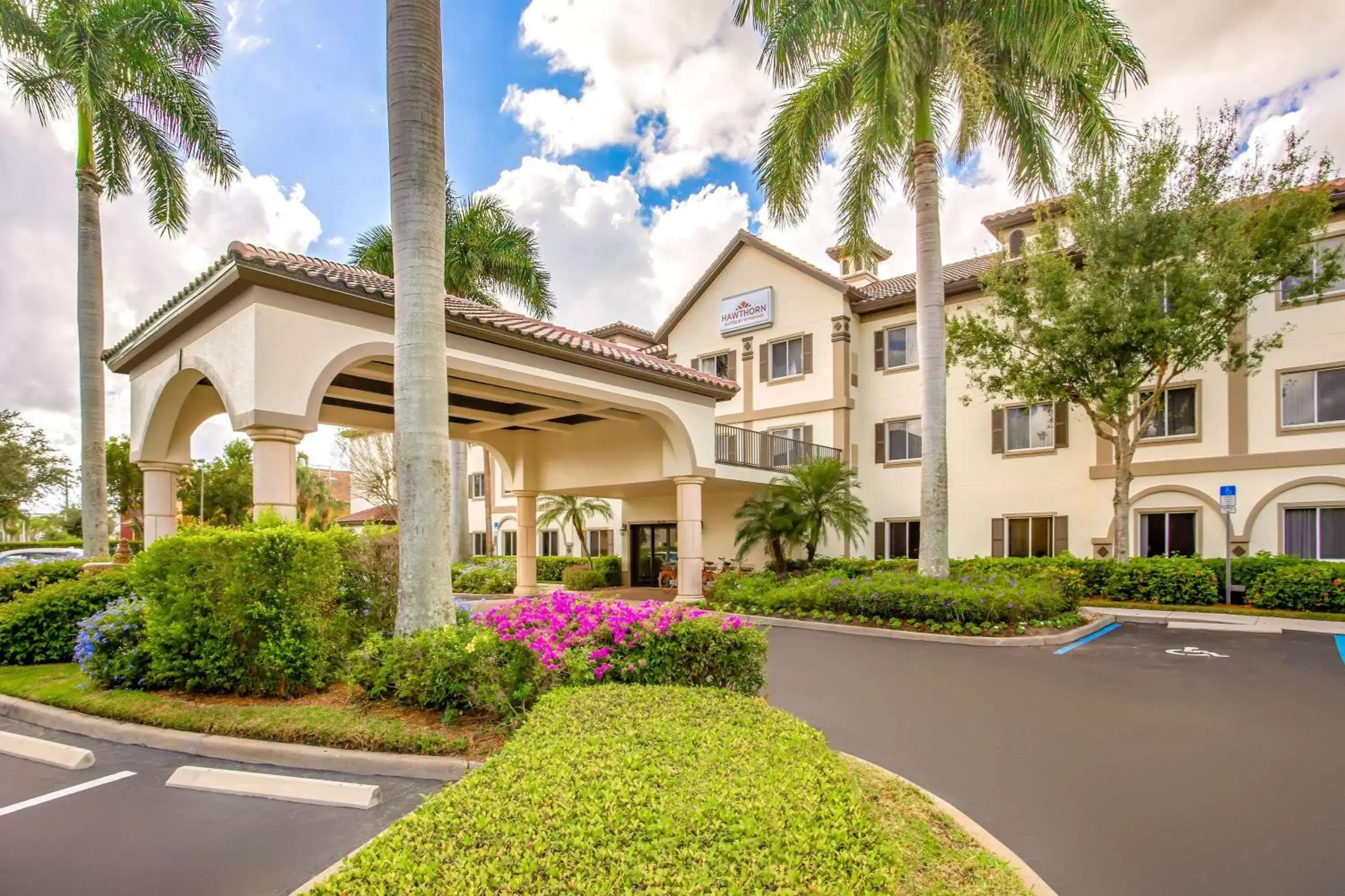 Property Building in Hawthorn Suites by Wyndham Naples