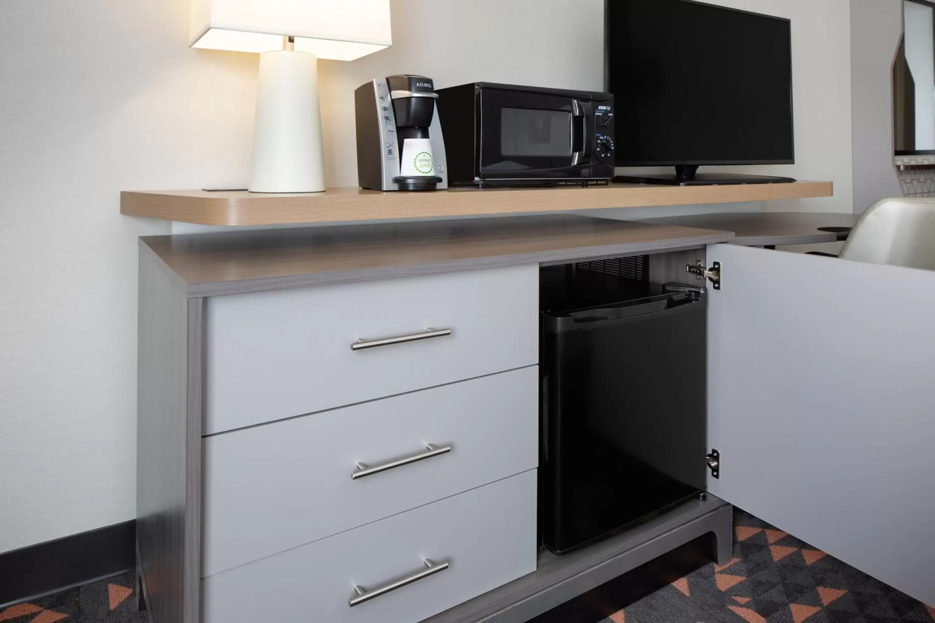 Photo of the whole room, TV/Entertainment Center in Holiday Inn Hasbrouck Heights-Meadowlands, an IHG Hotel