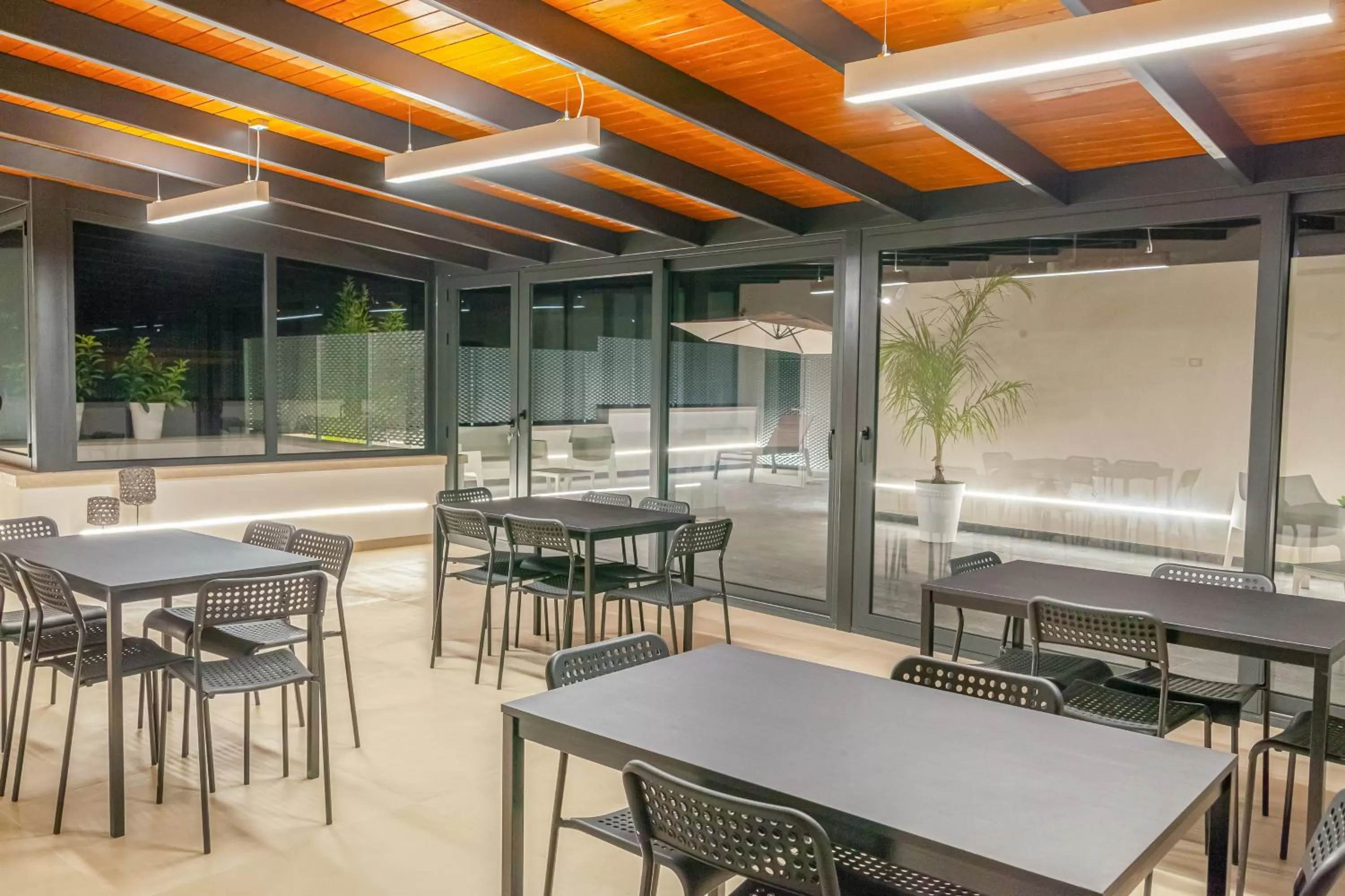 Restaurant/Places to Eat in Isgrò Rooms