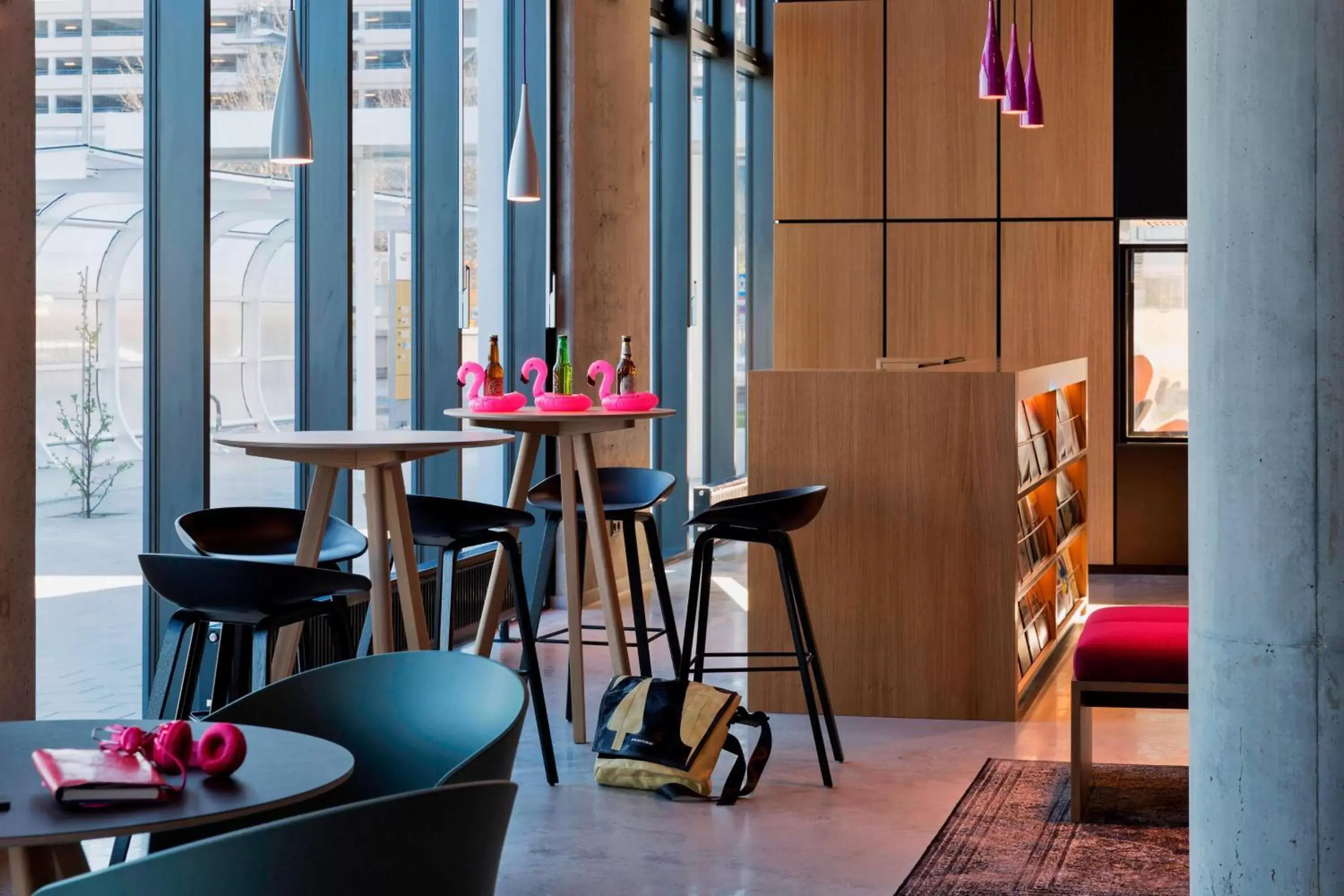 Lobby or reception, Restaurant/Places to Eat in MOXY Vienna Airport