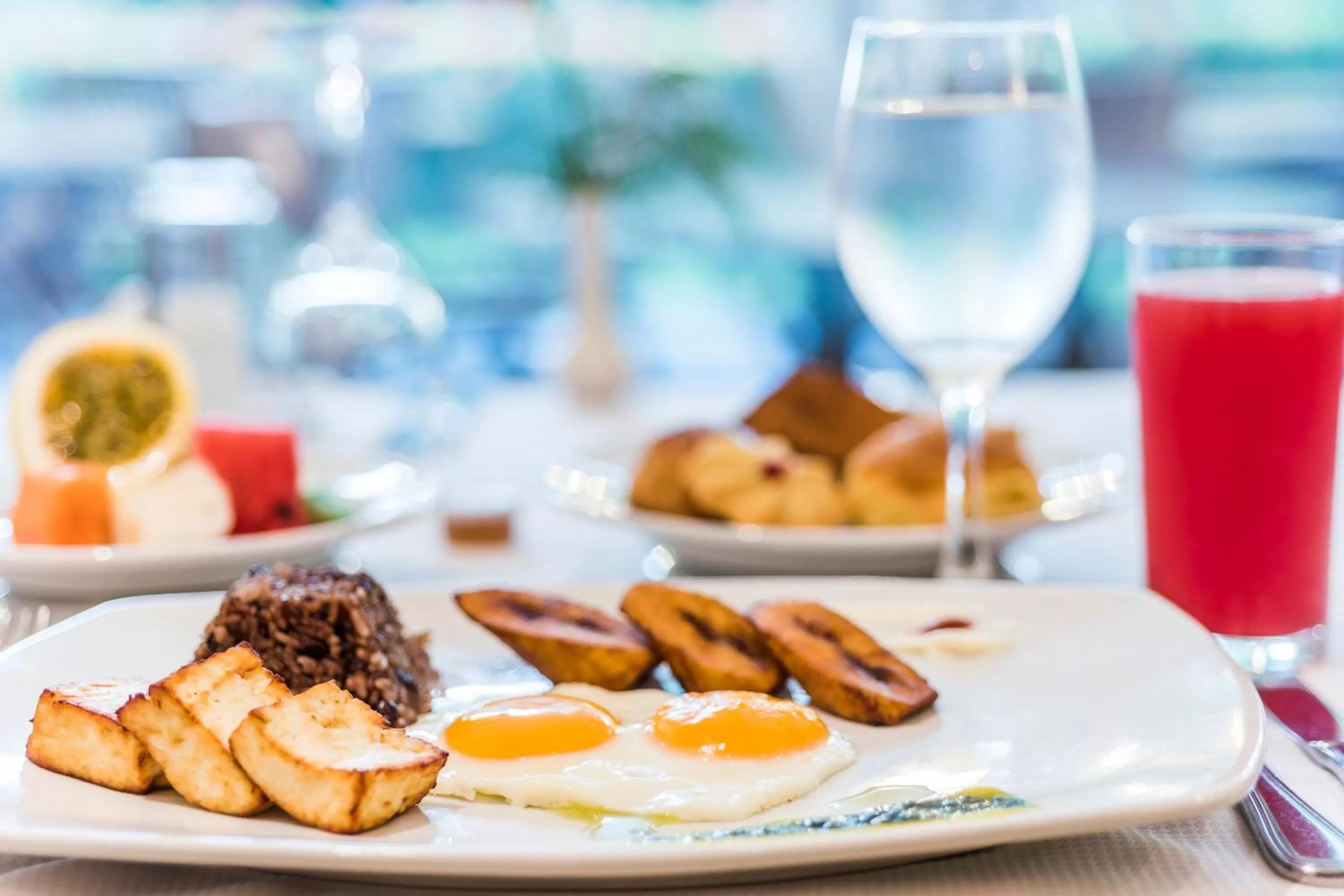 Restaurant/places to eat in Holiday Inn Convention Center by IHG