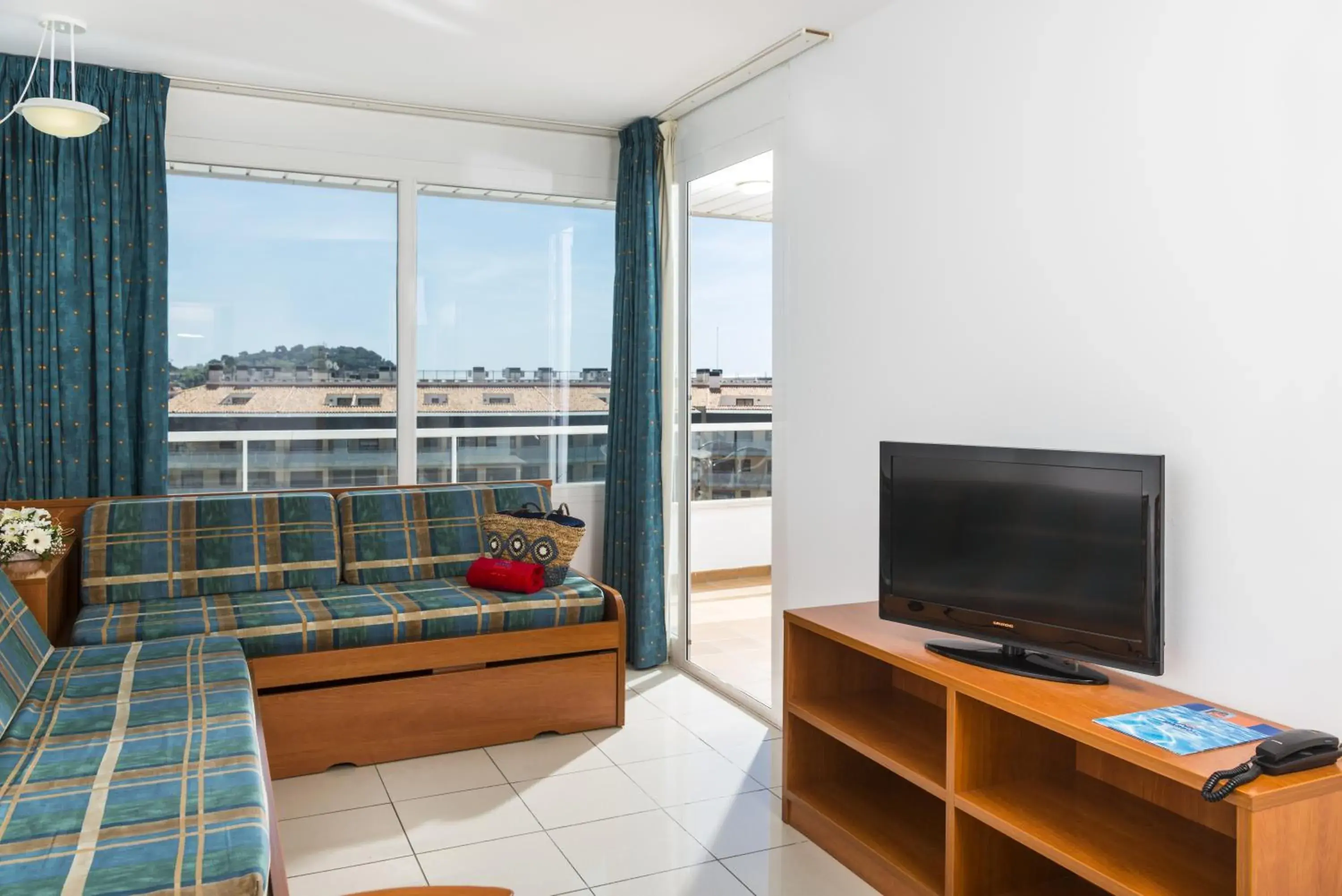 One-Bedroom Apartment with Pool View (4 adults + 1 Child) in Aparthotel Costa Encantada