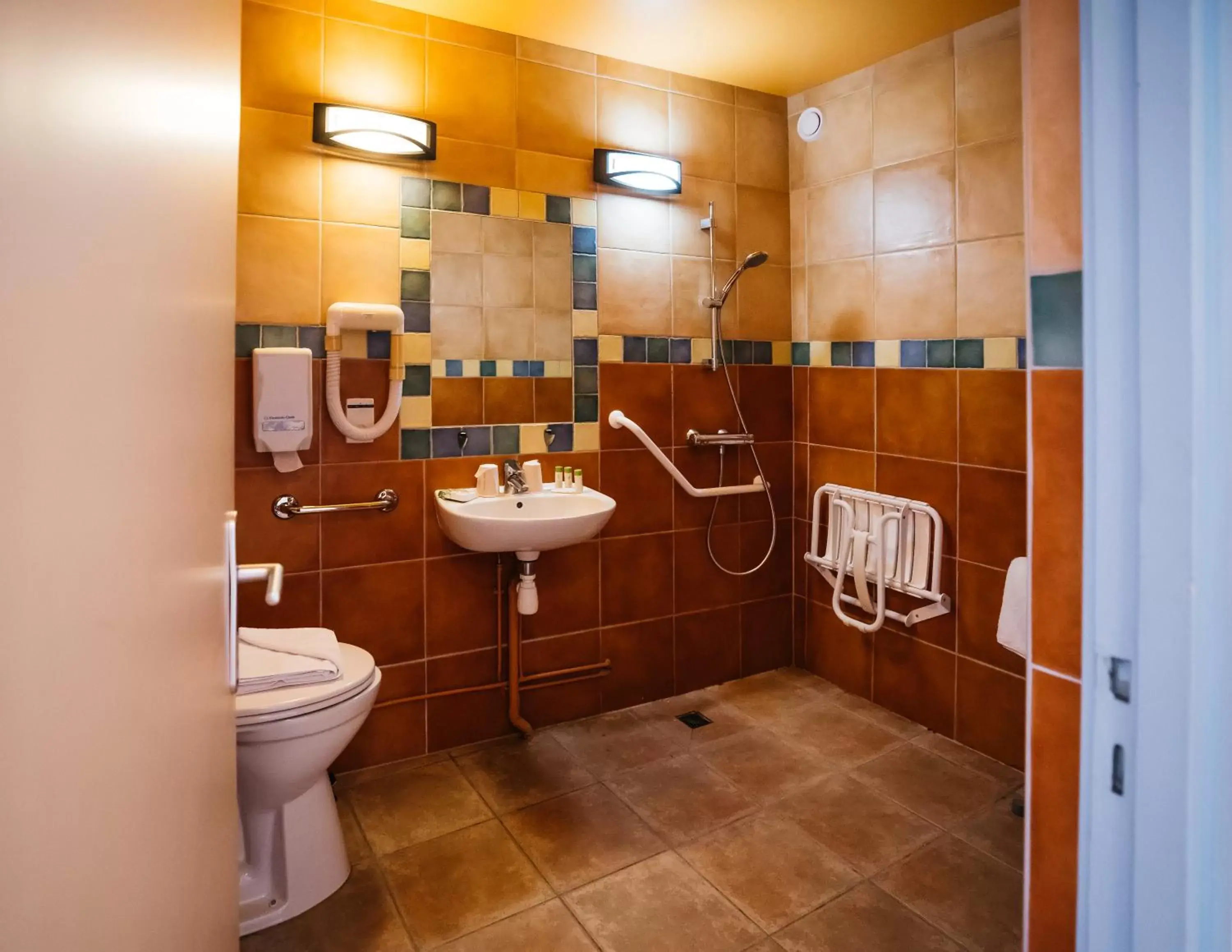 Shower, Bathroom in La Canopée - Spa Estime & Sens