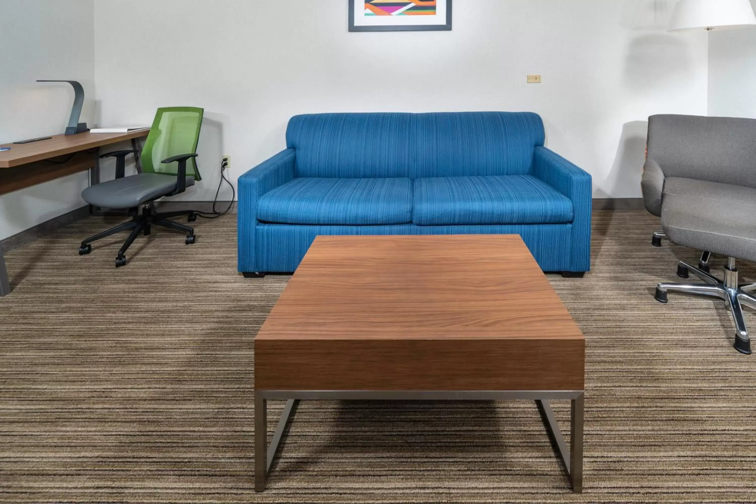 Photo of the whole room, Seating Area in Holiday Inn Express Hotel & Suites Pasco-TriCities, an IHG Hotel