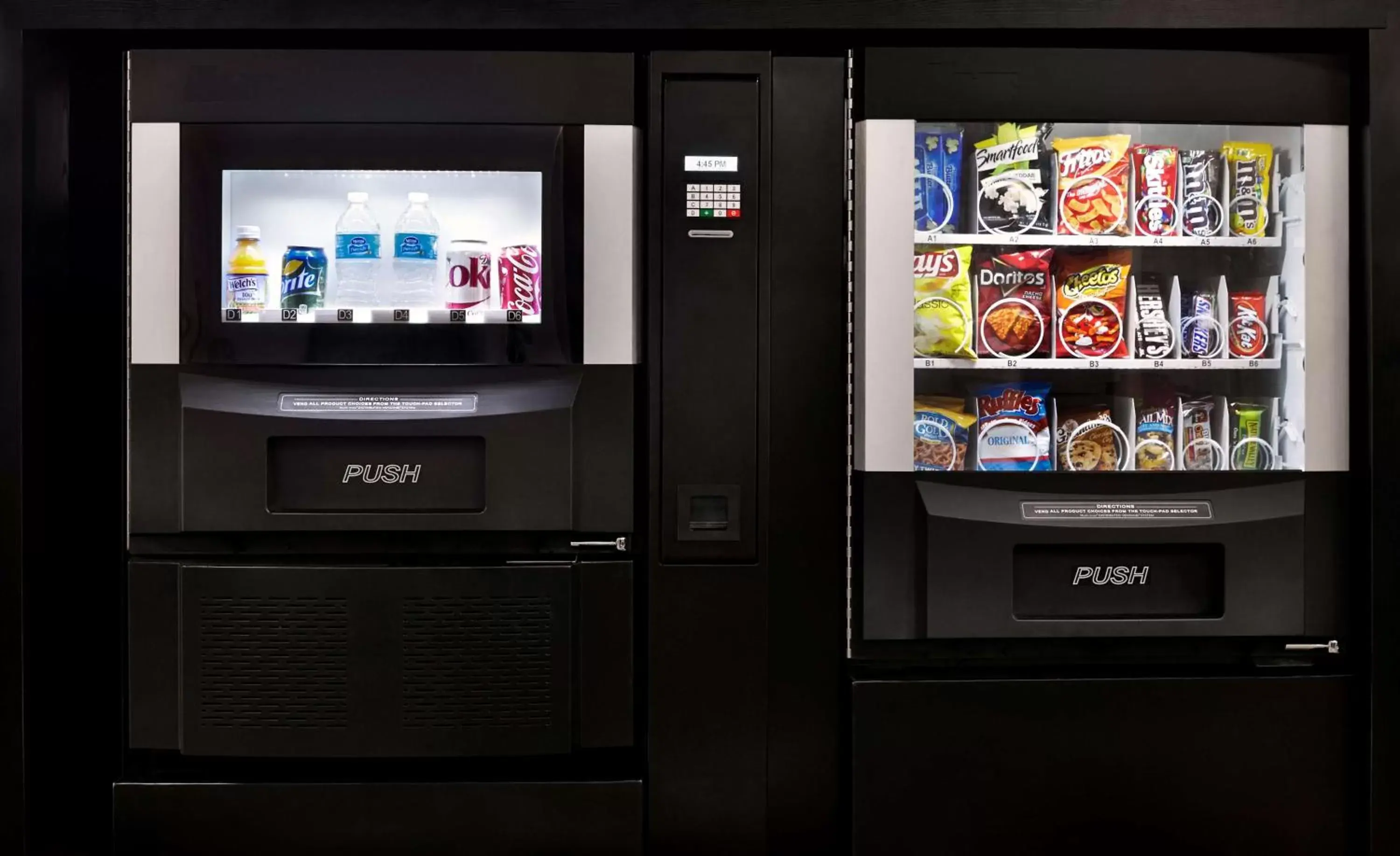 Kitchen or kitchenette, TV/Entertainment Center in Embassy Suites by Hilton Washington DC Chevy Chase Pavilion