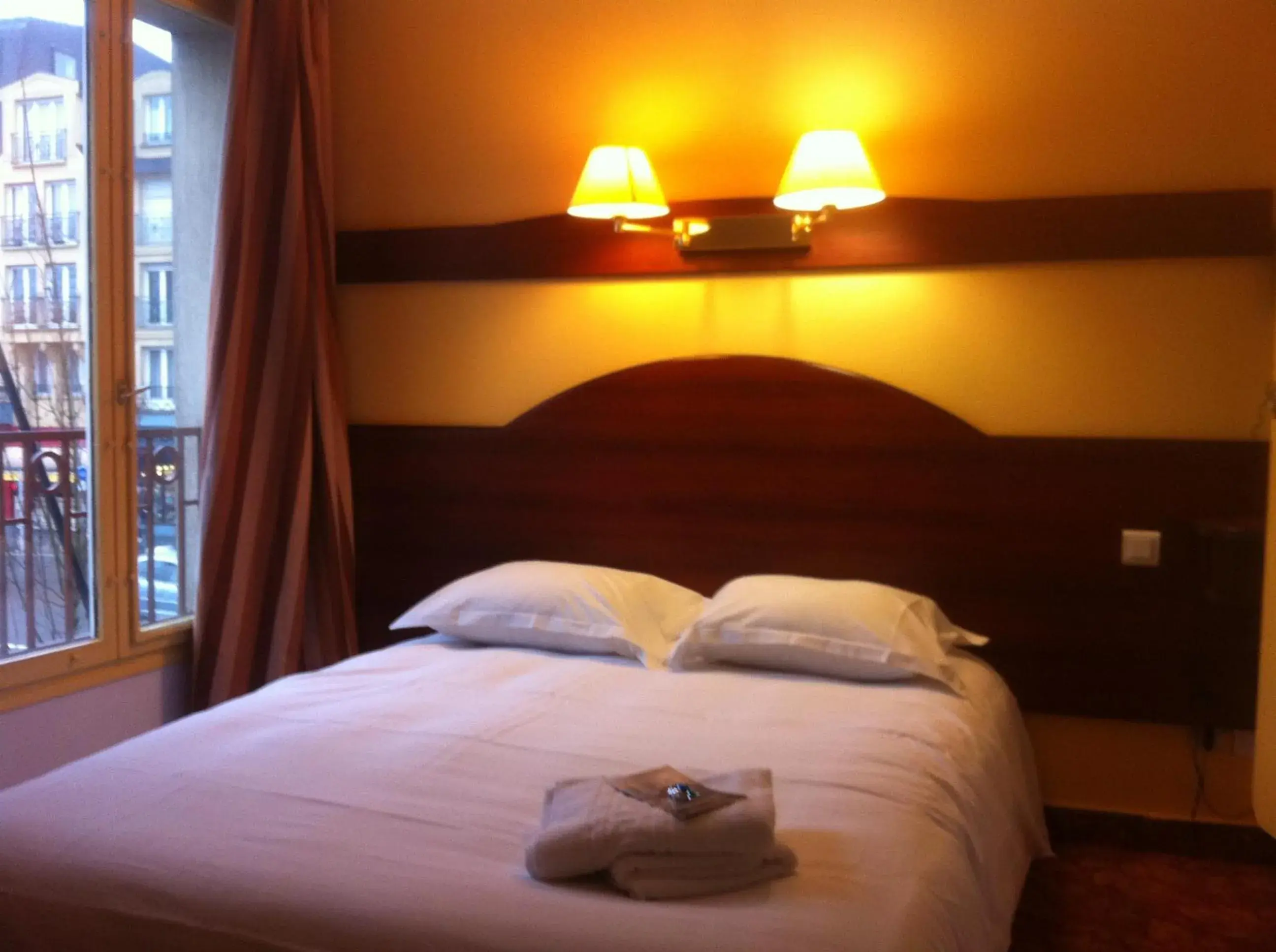 Photo of the whole room, Bed in Hotel Couleurs Sud