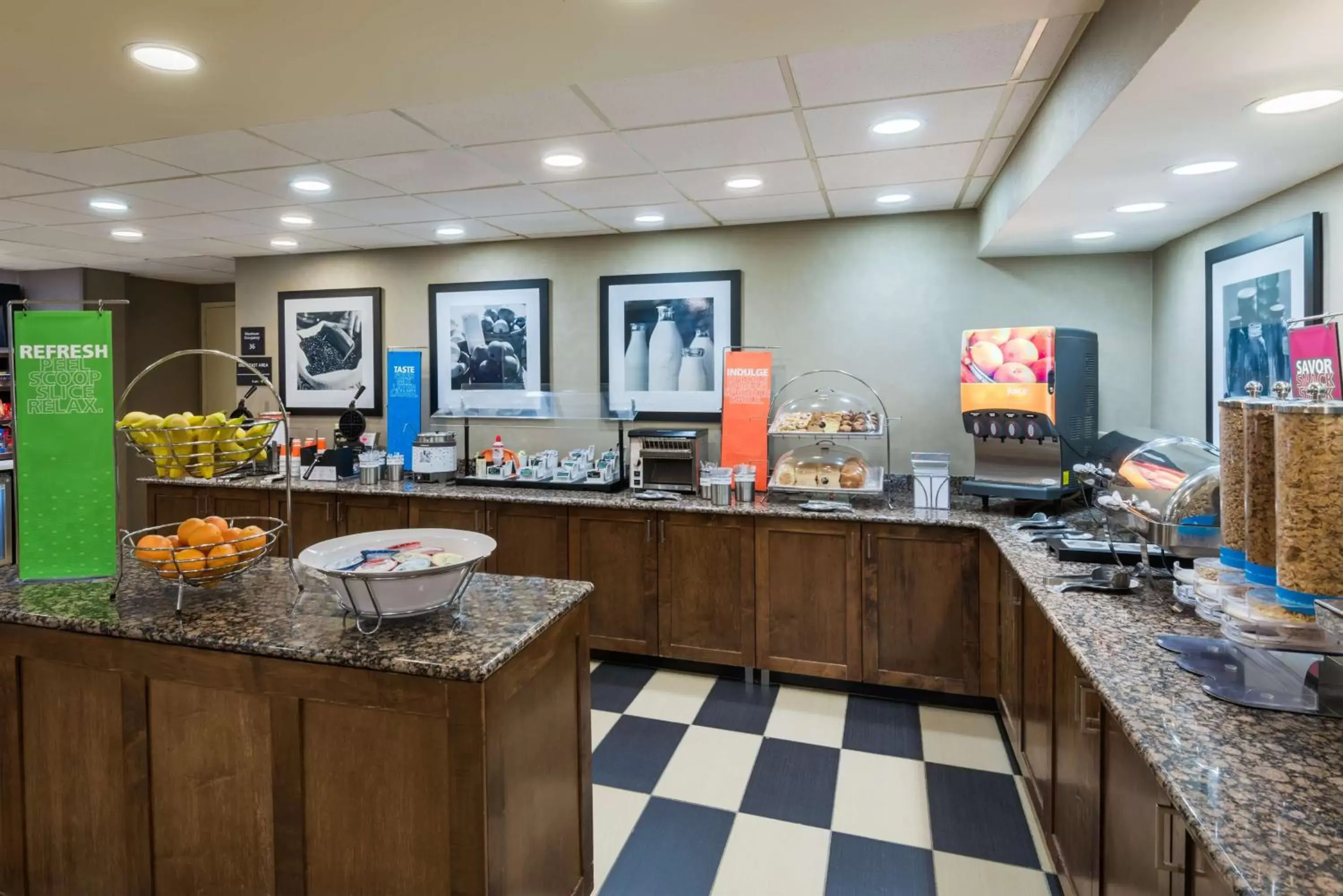 Breakfast in Hampton Inn Charlotte University Place Breakfast in Hampton Inn Charlotte University Place