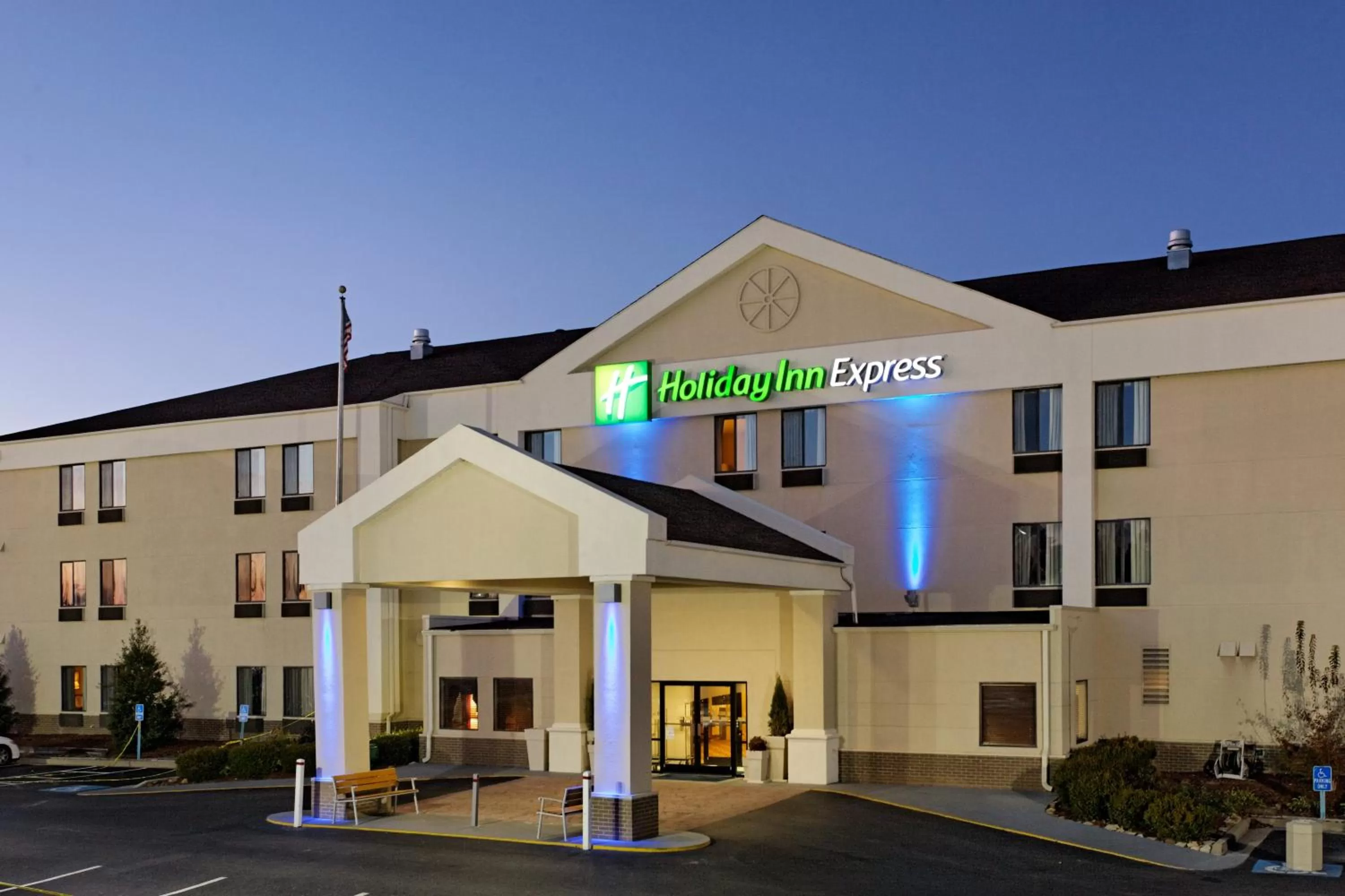 Property building in Holiday Inn Express Metropolis by IHG