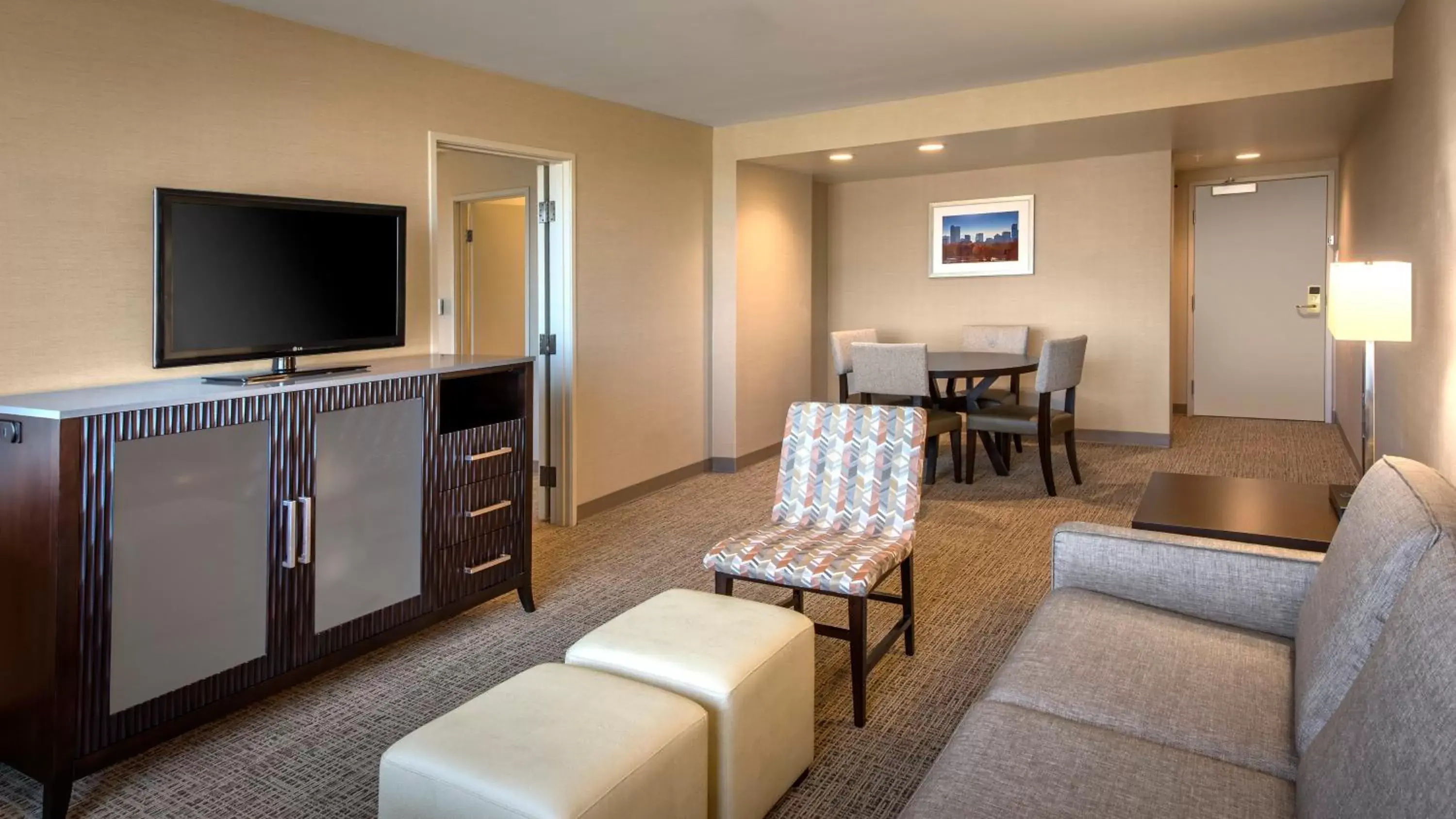 Photo of the whole room, Seating Area in Holiday Inn Denver Lakewood, an IHG Hotel