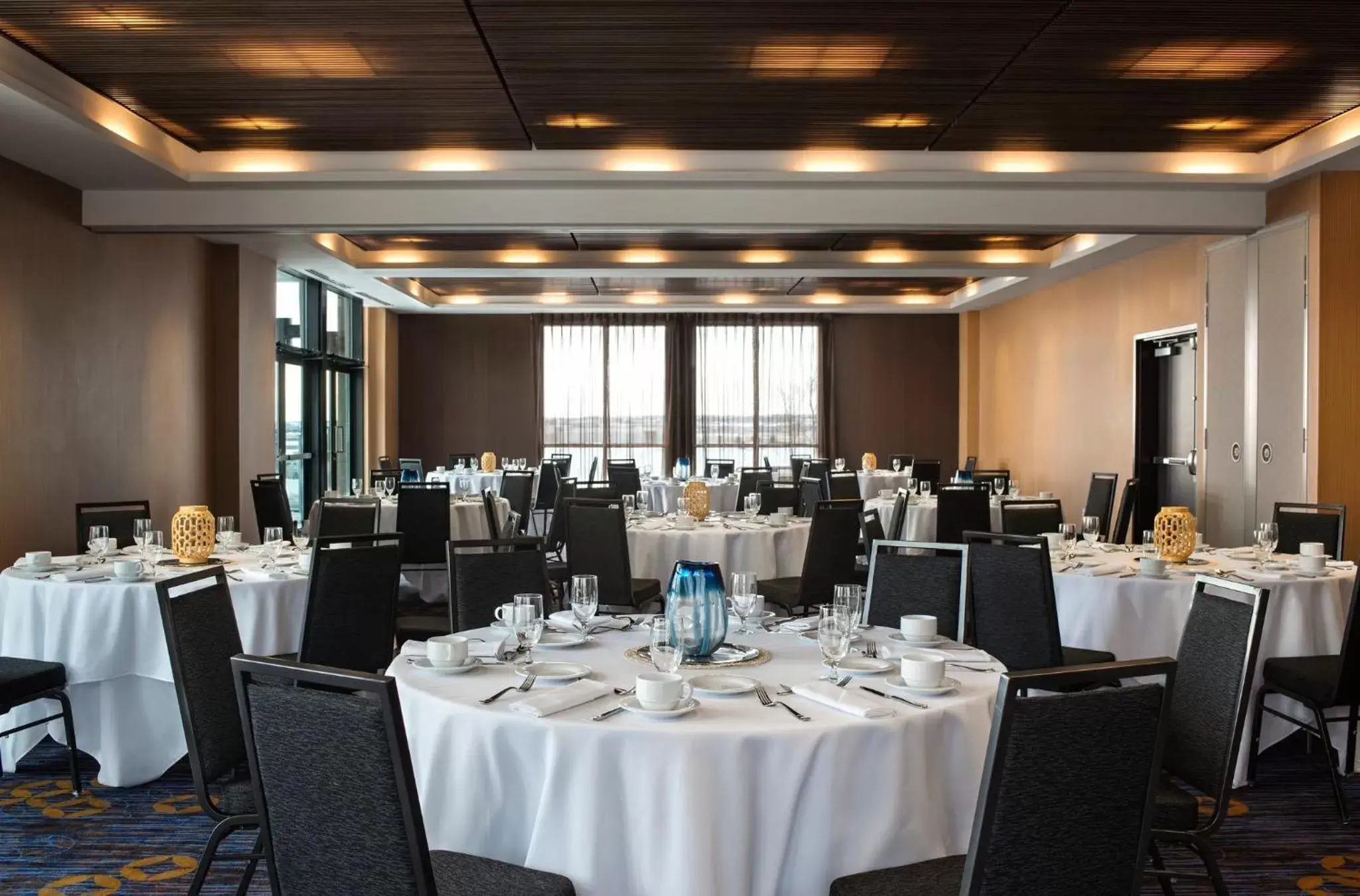 Meeting/conference room, Restaurant/Places to Eat in Courtyard by Marriott Calgary South