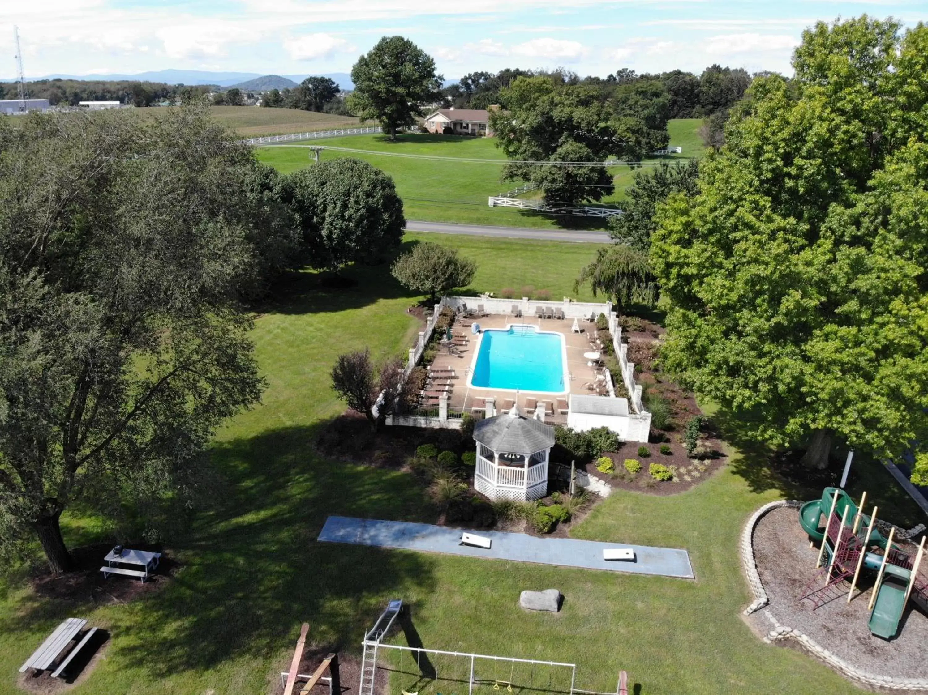 Swimming pool, Bird's-eye View in The Village Inn