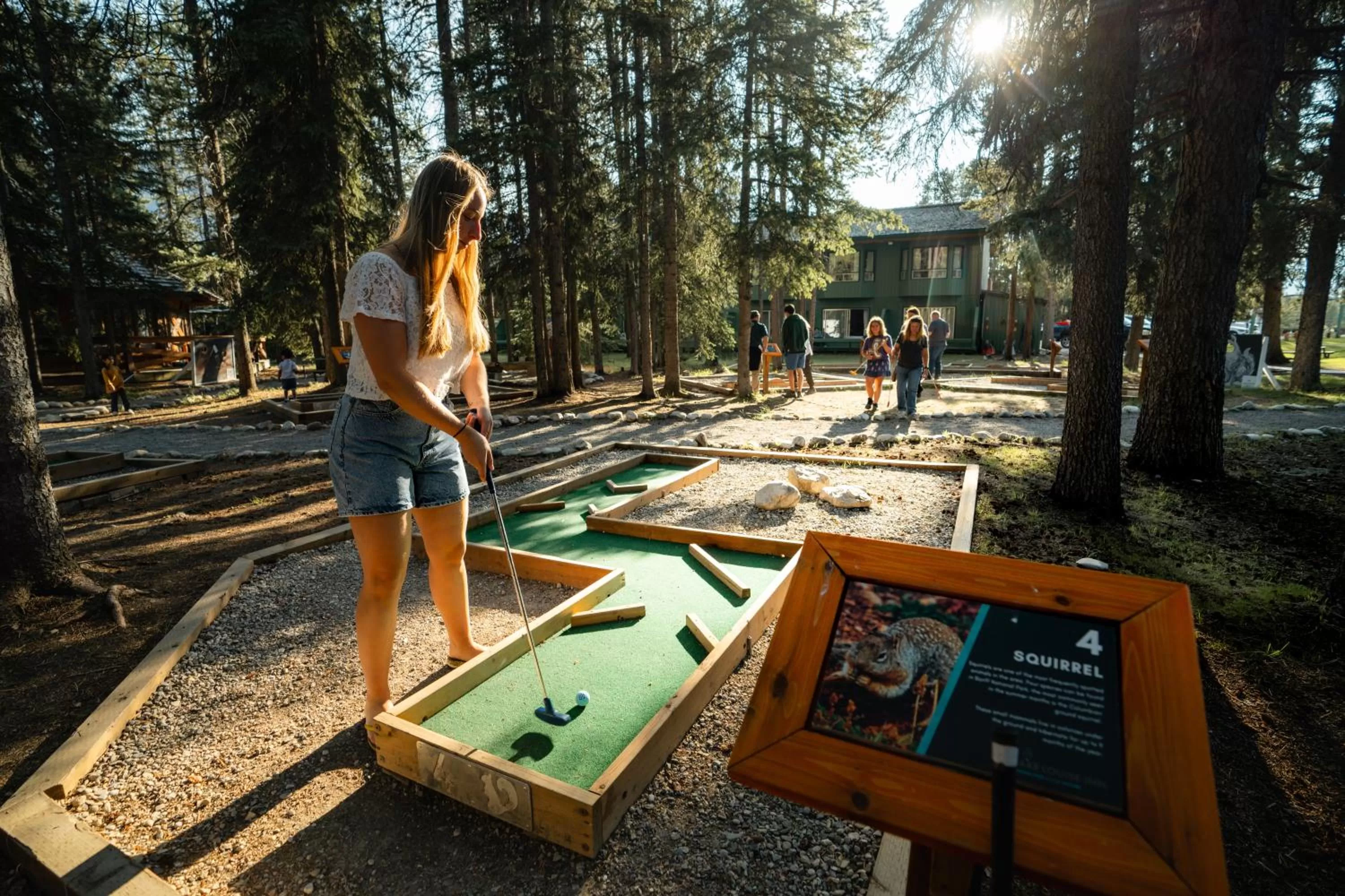 Minigolf in Lake Louise Inn
