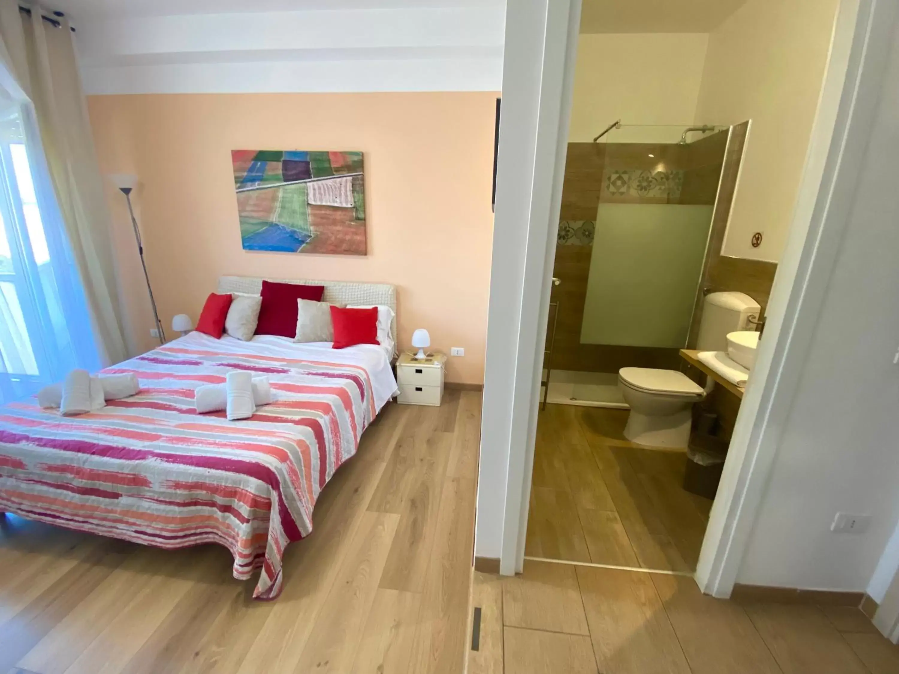 Shower, Bed in LeAlbe di Sicilia