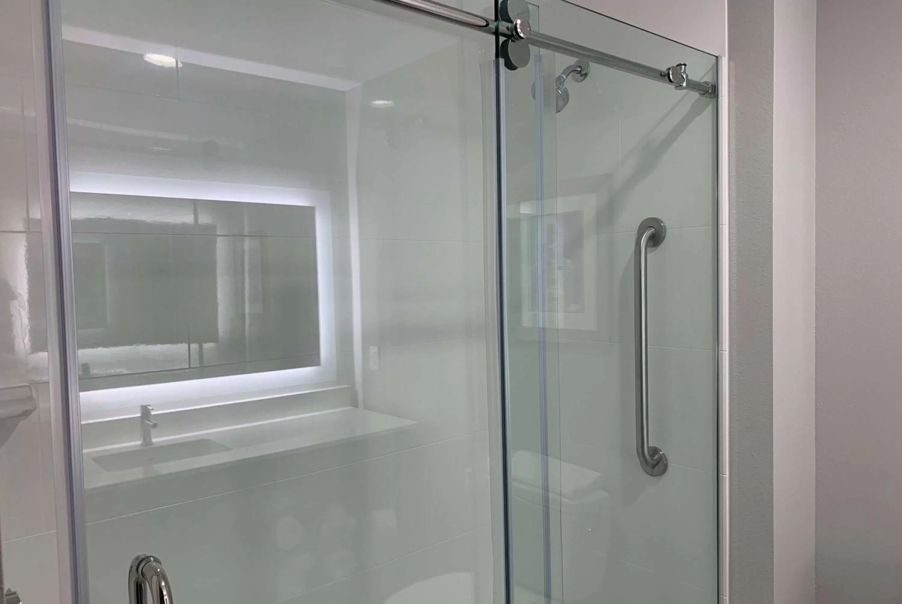 Bathroom in La Quinta Inn & Suites by Wyndham Round Rock near Kalahari