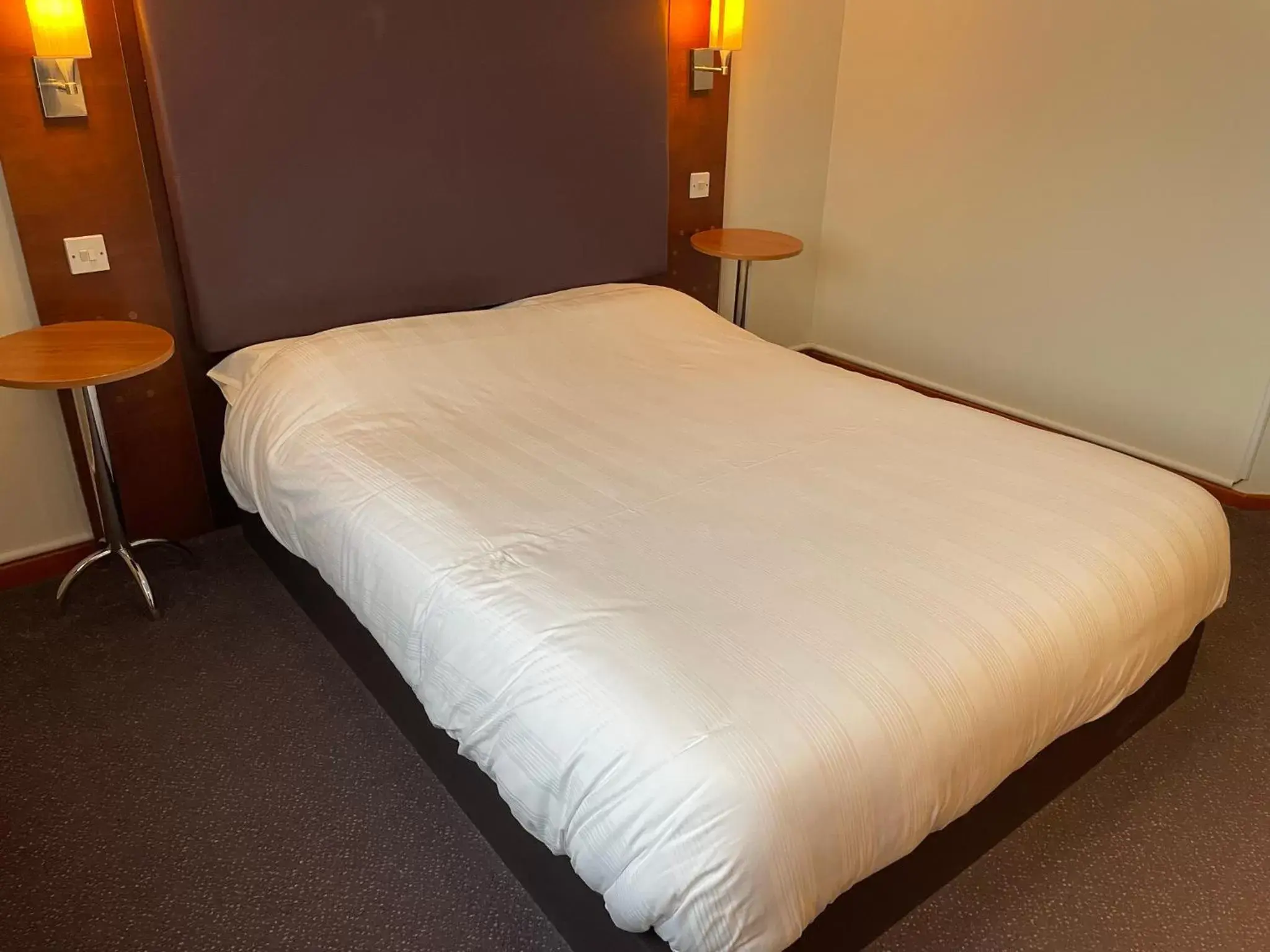 Facility for disabled guests, Bed in Cat & Lion Country Pub and Hotel