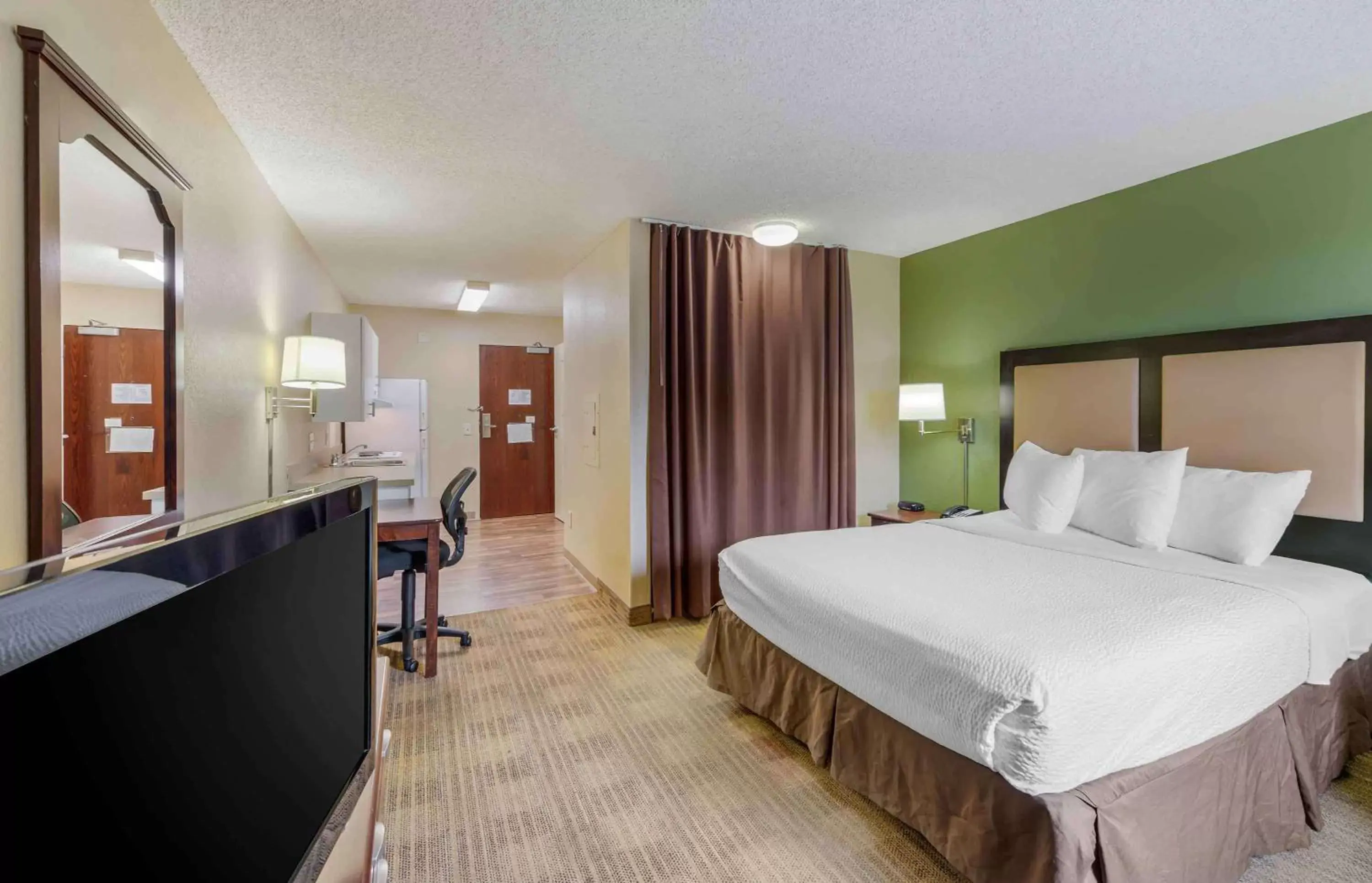 Bedroom in Extended Stay America Suites - Orange County - Huntington Beach