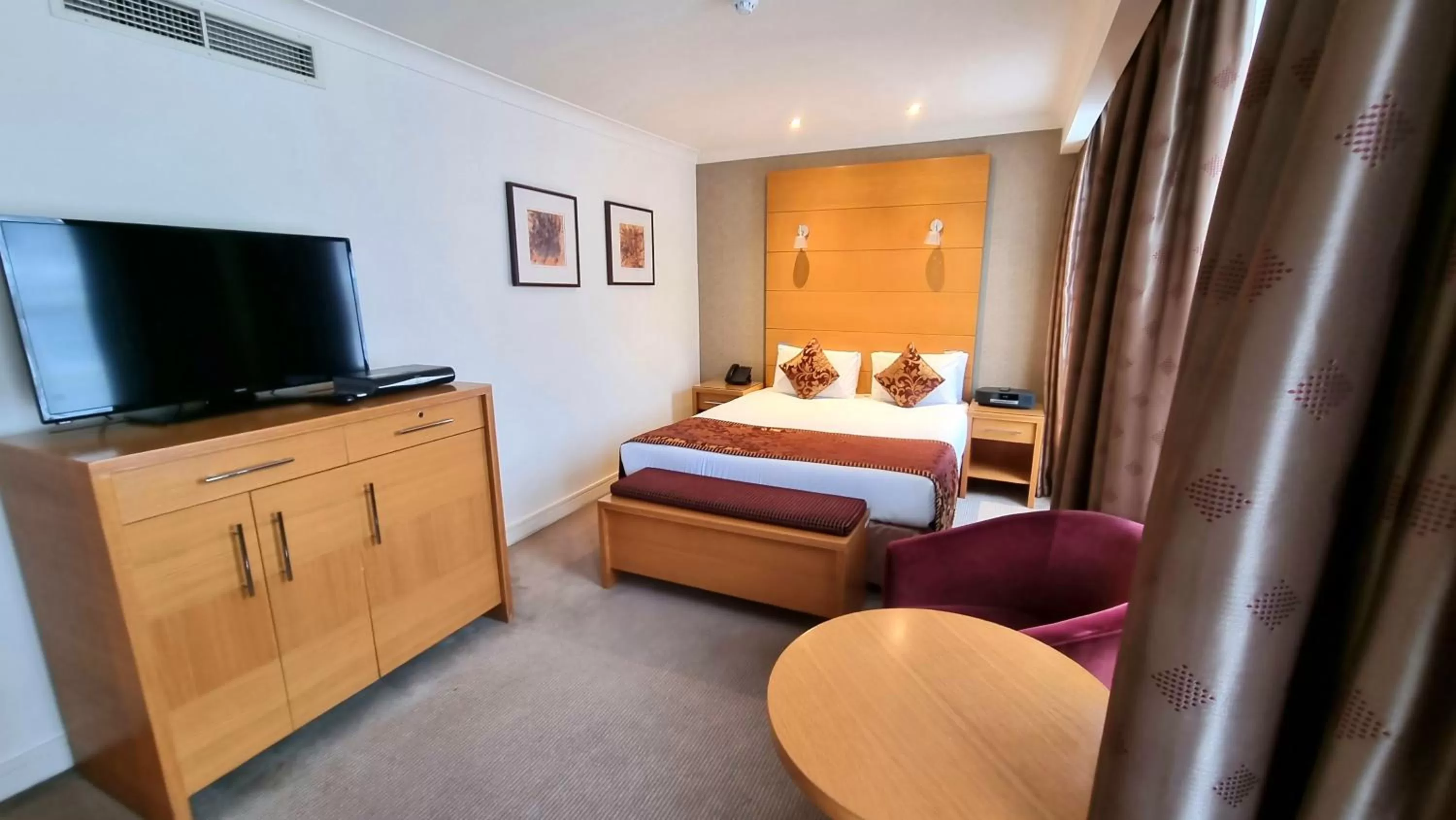 Photo of the whole room, Bed in The Park City Grand Plaza Kensington Hotel