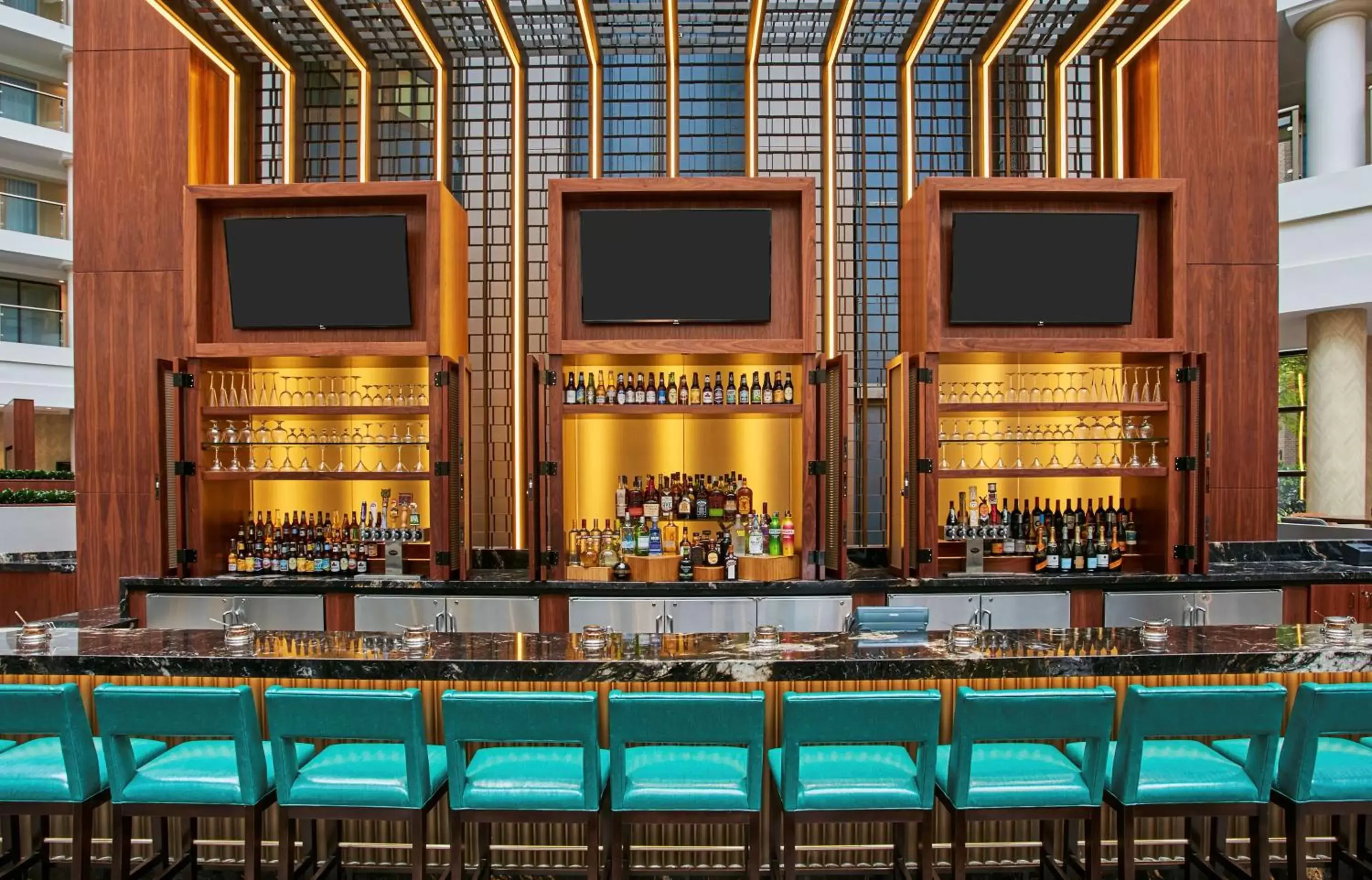 Lounge or bar in Embassy Suites by Hilton Washington D.C. Georgetown