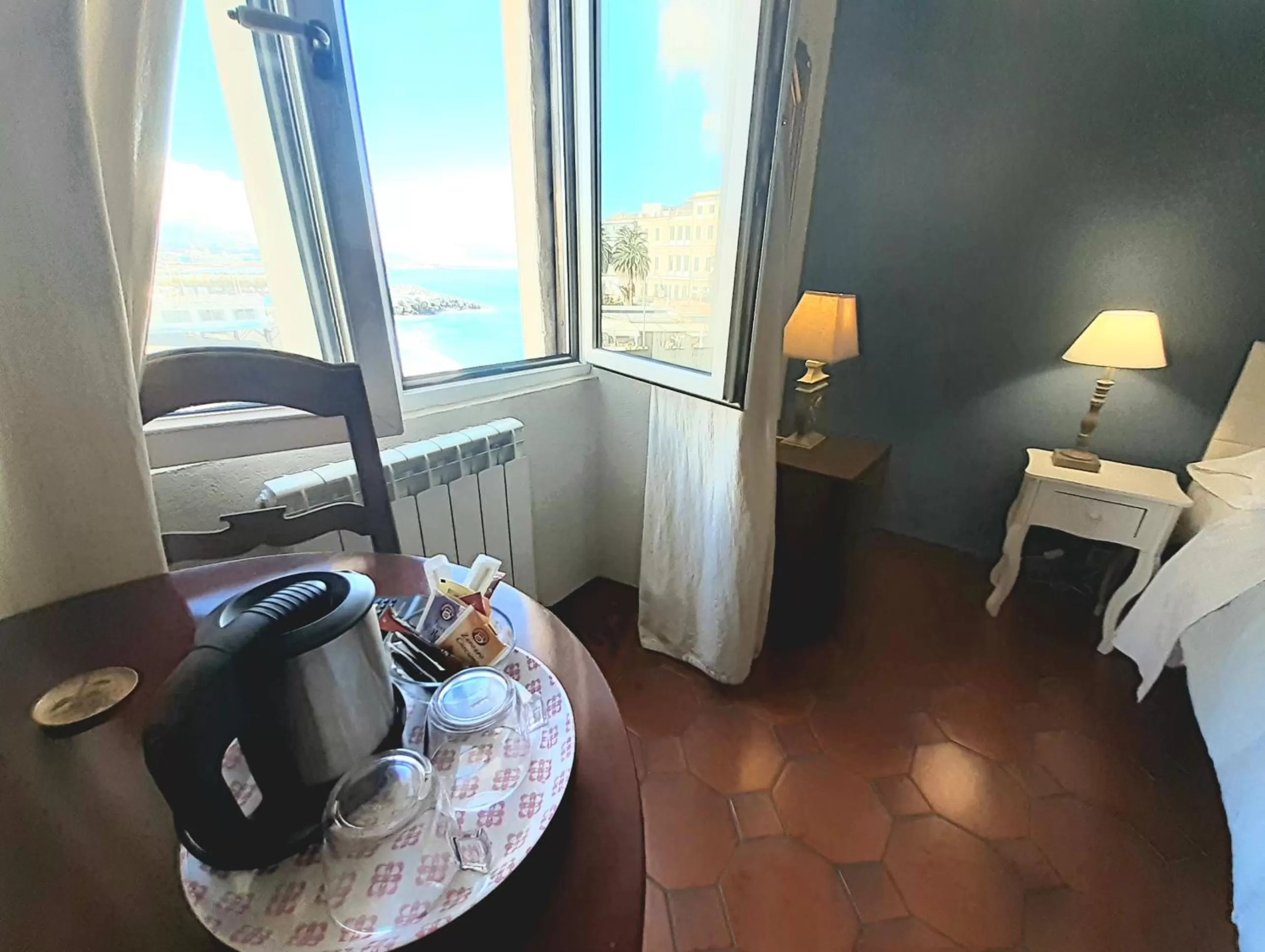 Coffee/tea facilities, Bed in Hotel Castello Miramare