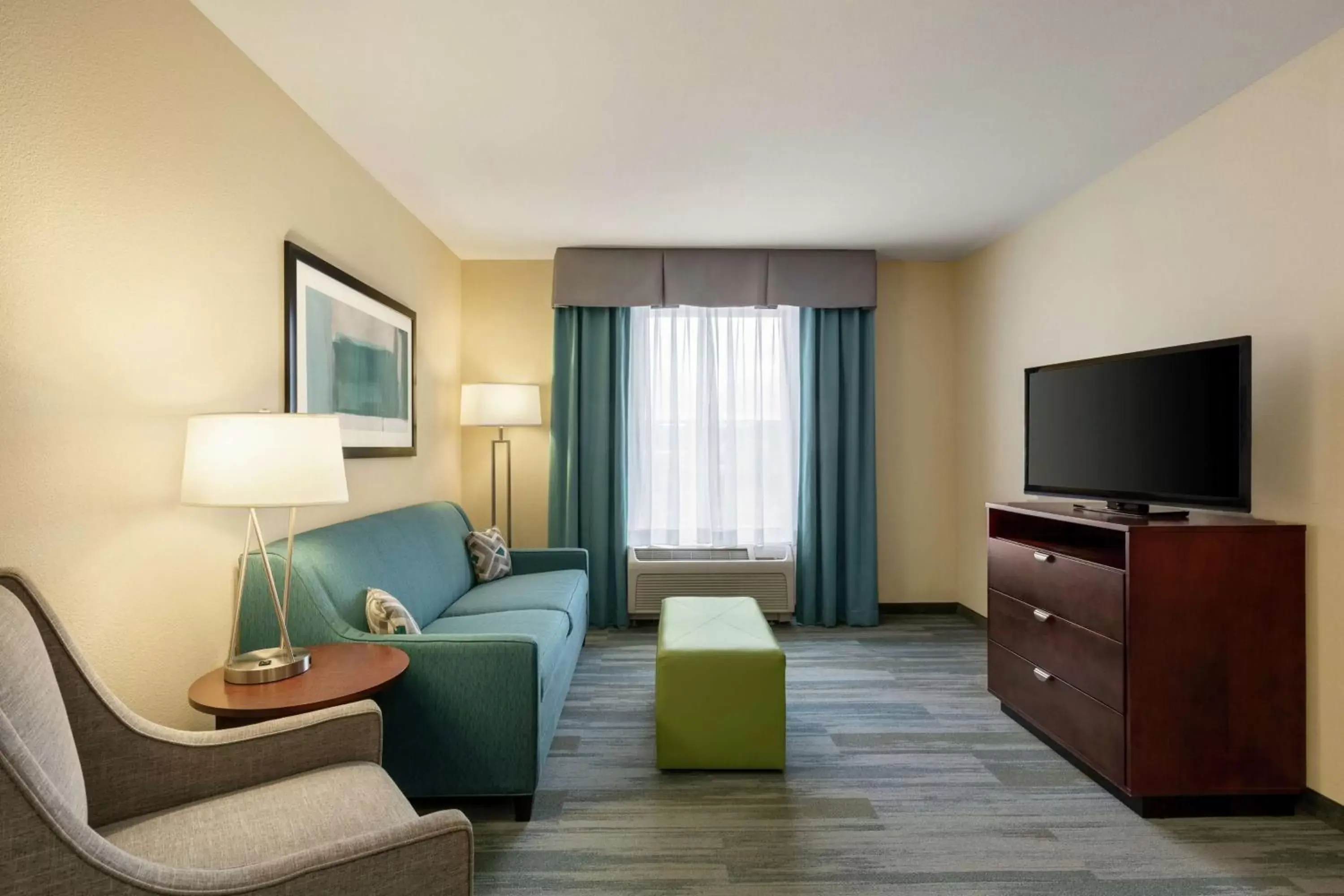 Bedroom, TV/Entertainment Center in Homewood Suites by Hilton Macon-North