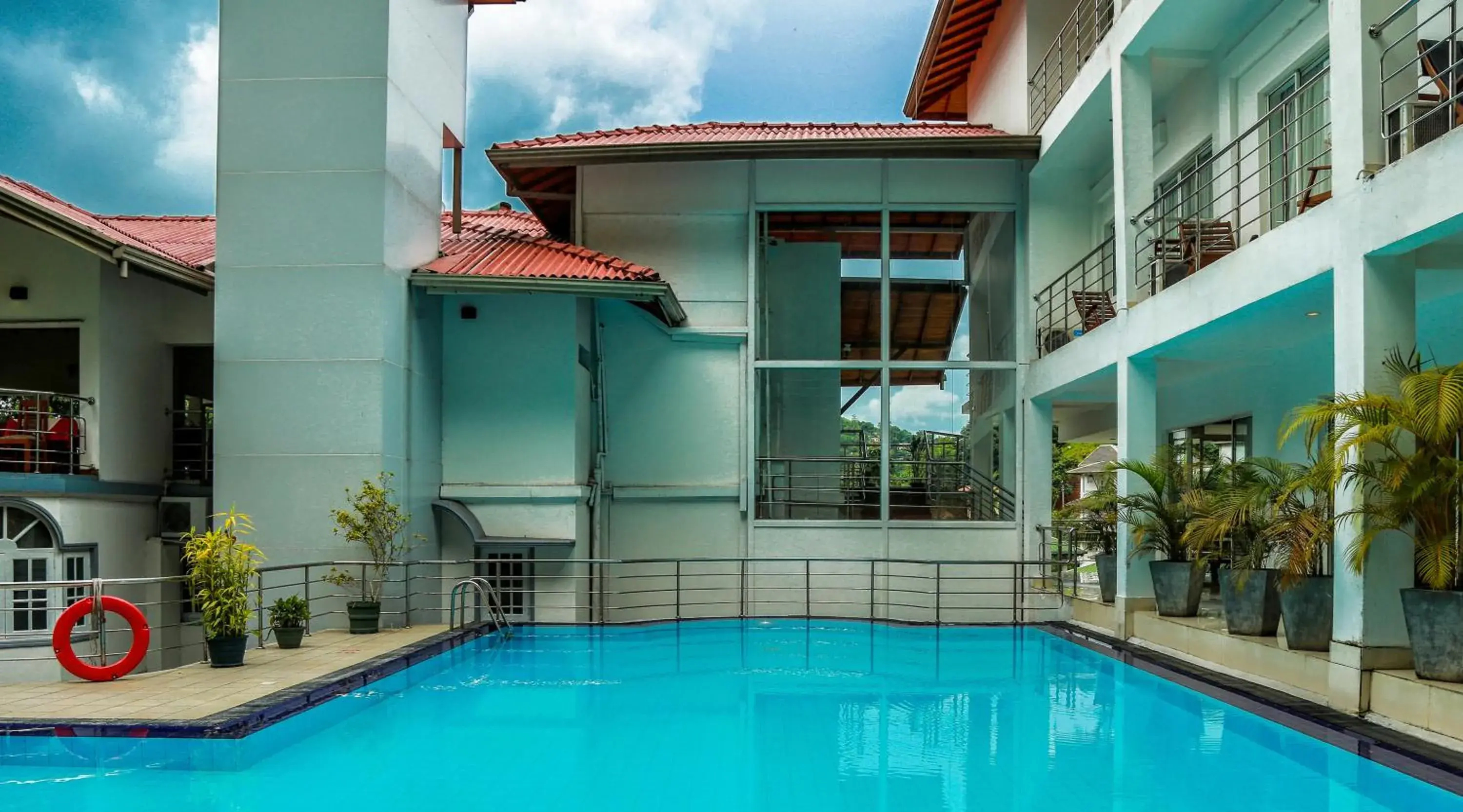 Swimming Pool in Senani Hotel