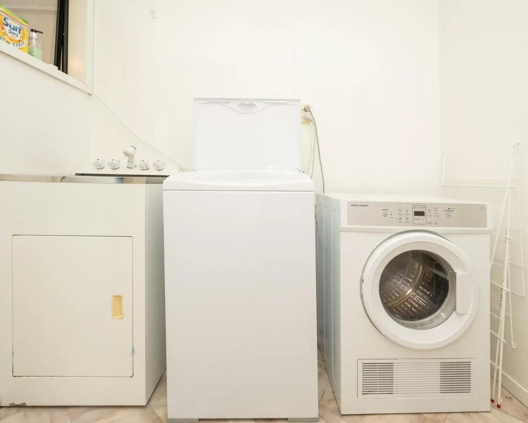 laundry, Kitchen/Kitchenette in Tudor Park Motel