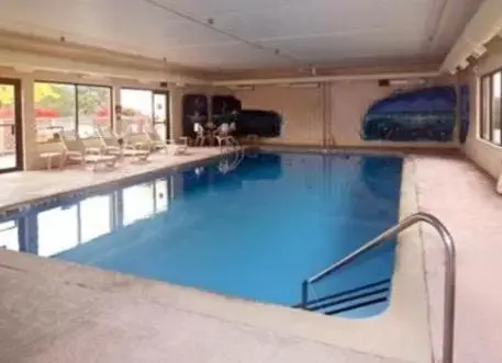 Swimming Pool in Comfort Inn