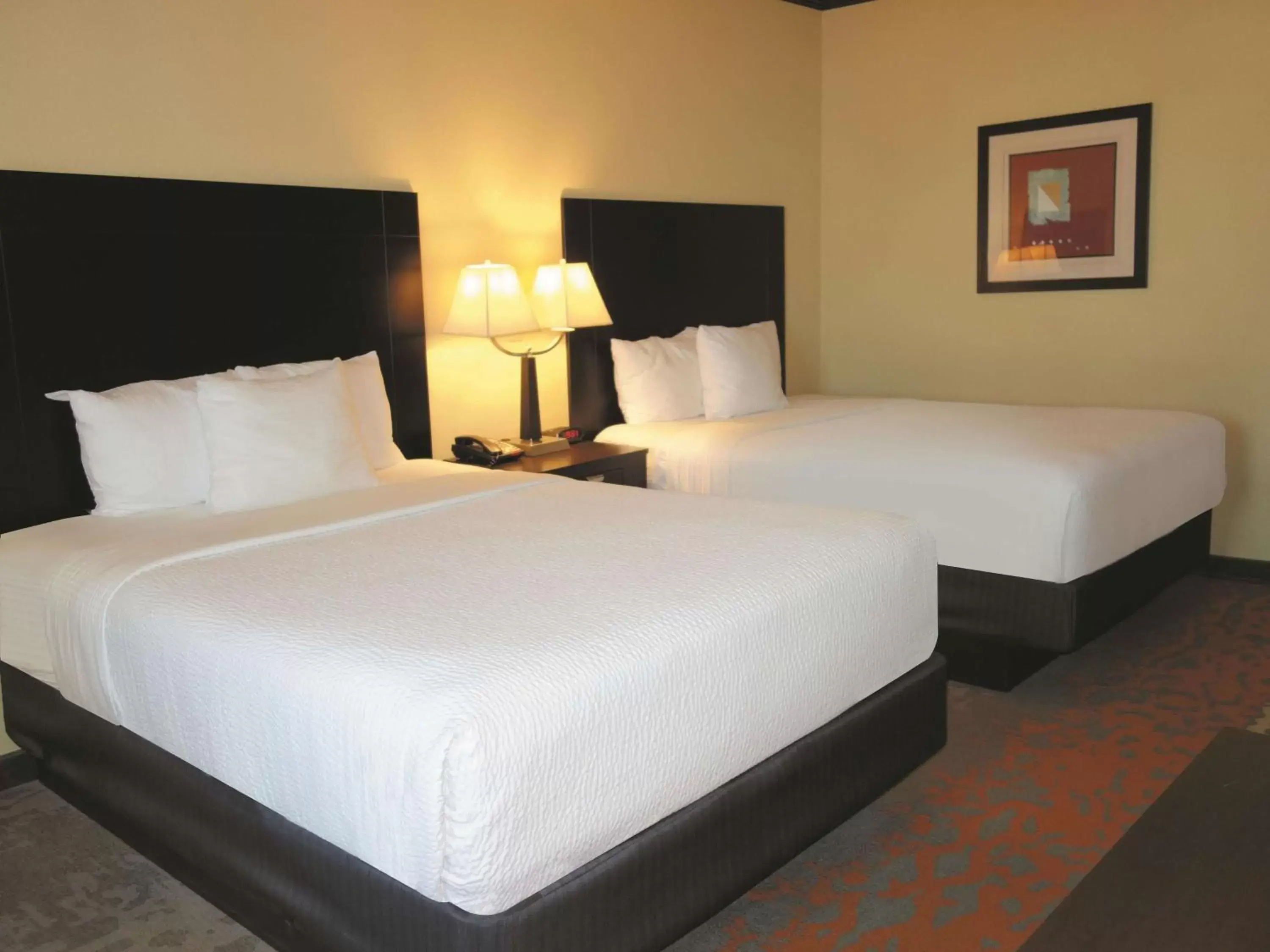 Photo of the whole room, Bed in La Quinta Inn & Suites by Wyndham Eastland