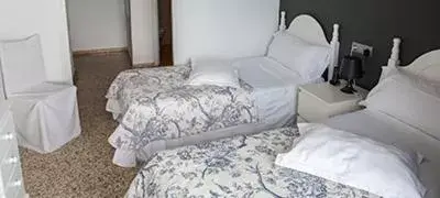 Photo of the whole room, Bed in Hotel Ampolla Sol