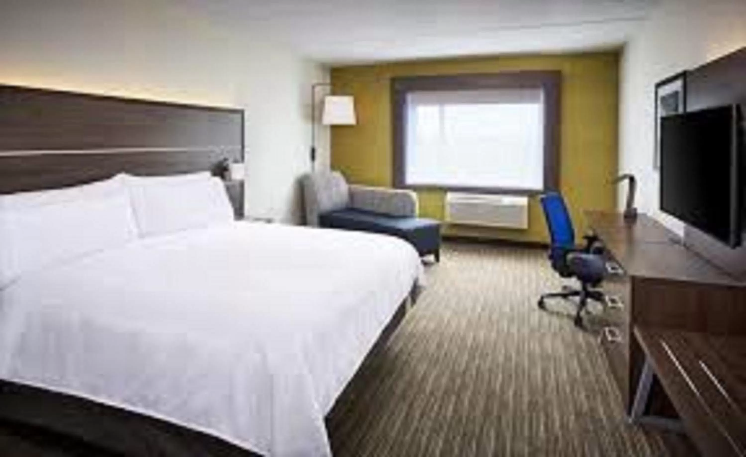 Photo of the whole room, Bed in Holiday Inn Express McComb by IHG