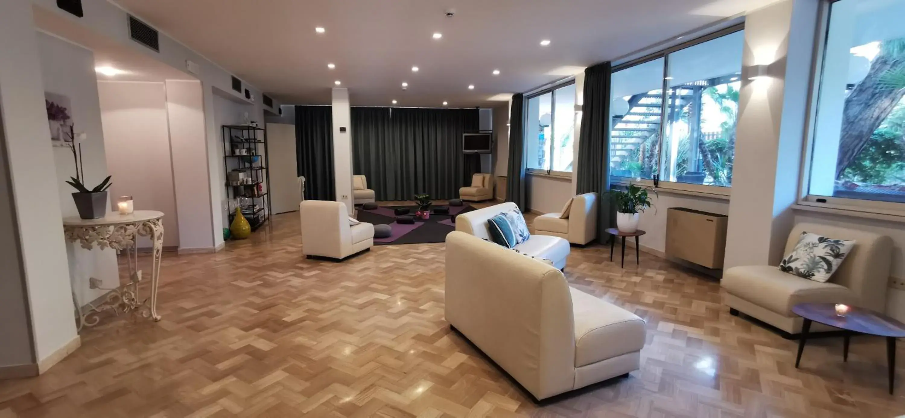 Living room, Seating Area in Aura Living Hotel