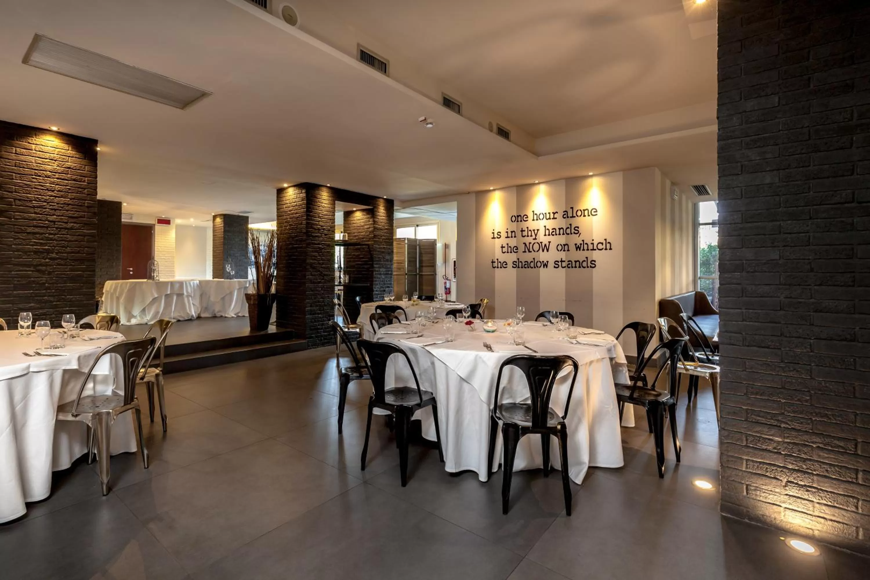 Restaurant/places to eat in La Meridiana Bleisure Hotel