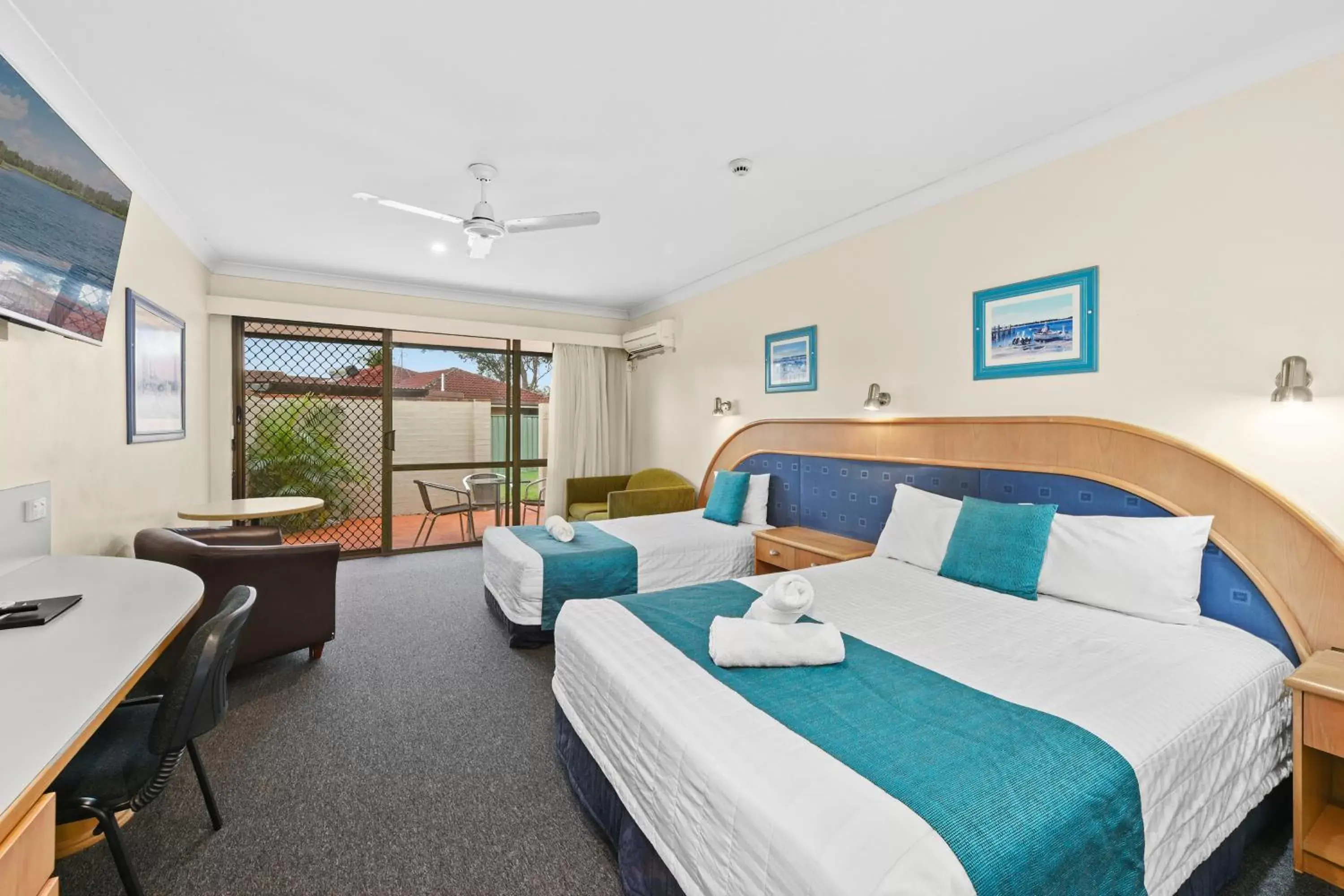 Bed in Macquarie Barracks Motor Inn